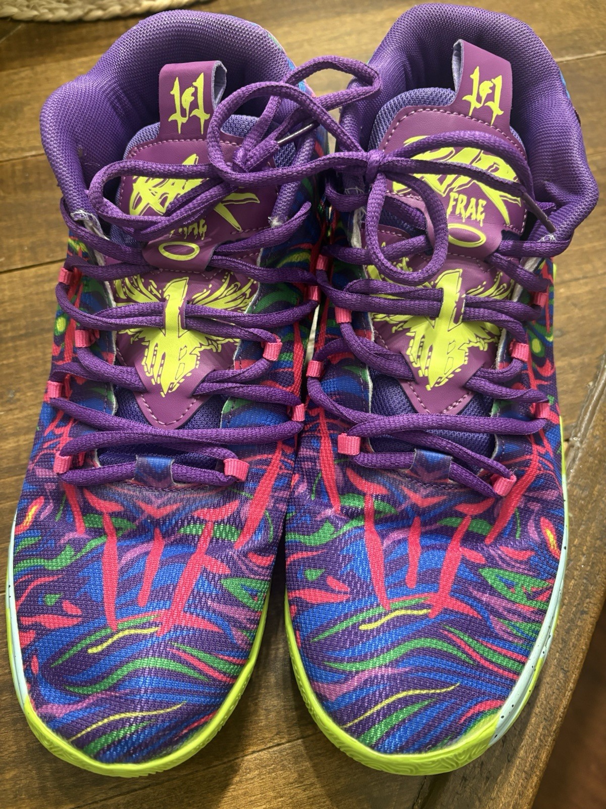 VVS SPARK High Performance Basketball shoes men’s Size 9.5