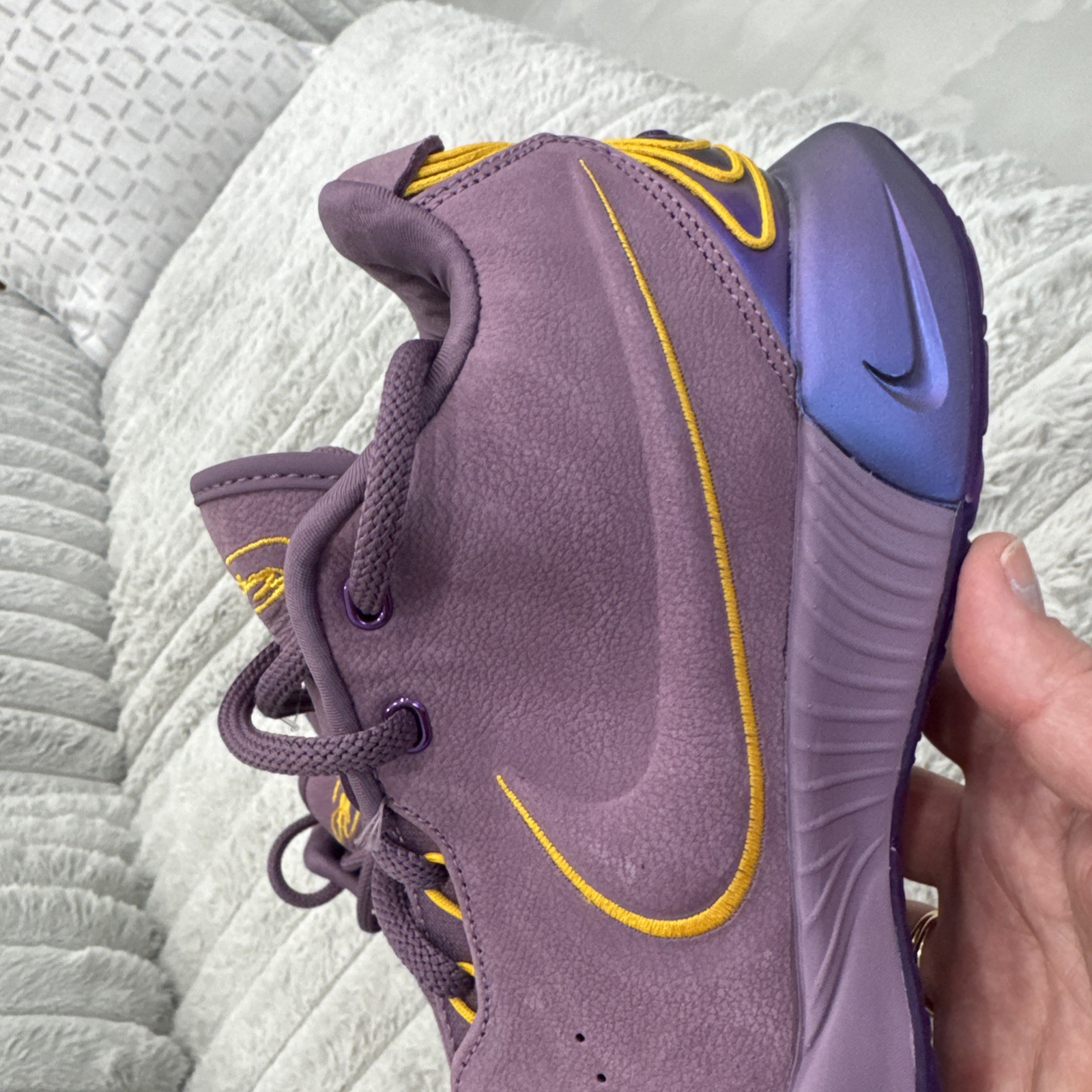 Nike LeBron 21 Mens Size 10 Purple Gold Athletic Basketball Shoes Sneakers