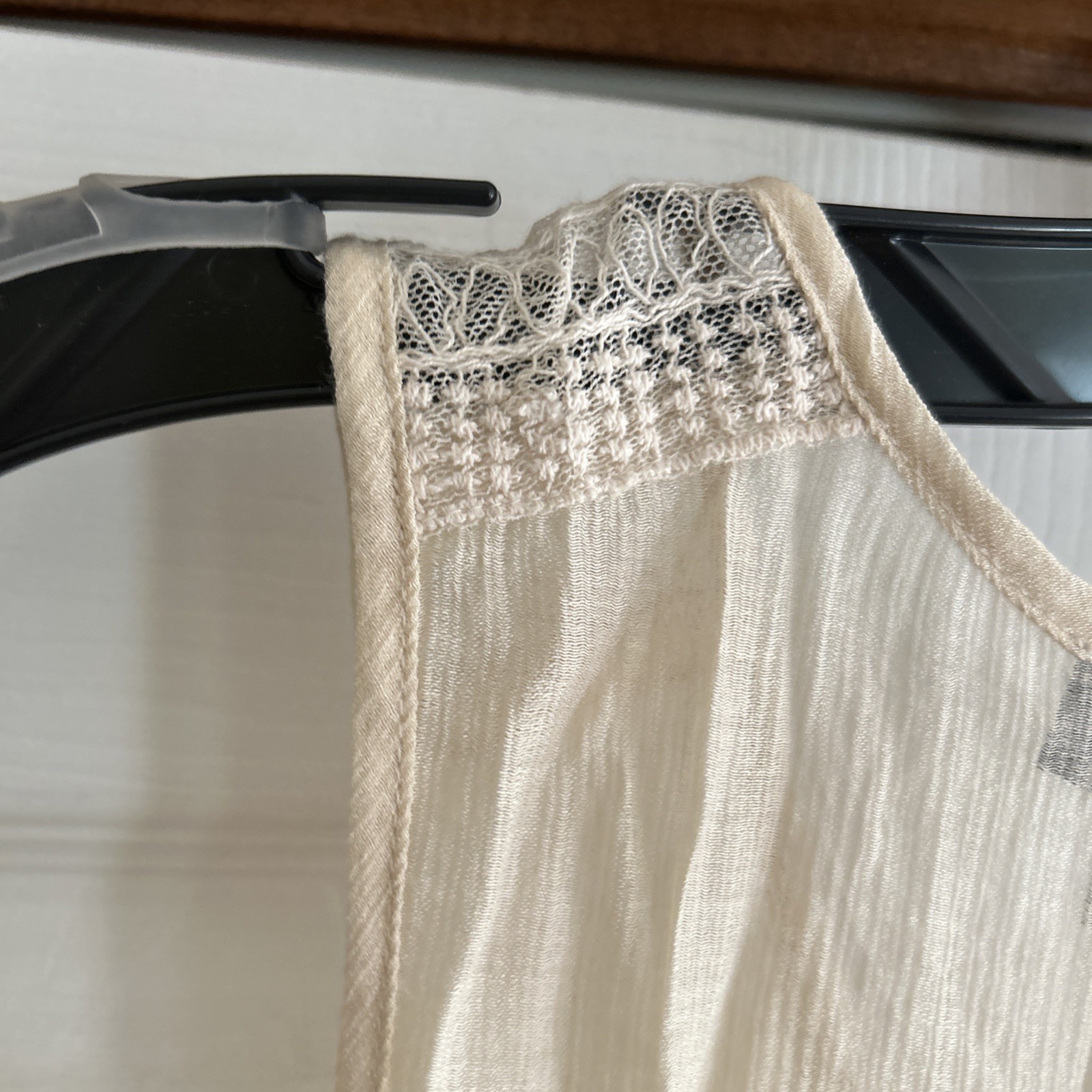 THE LIMITED Top L Ivory Sheer Sleeveless Embroidered, Lace & Beading EUC