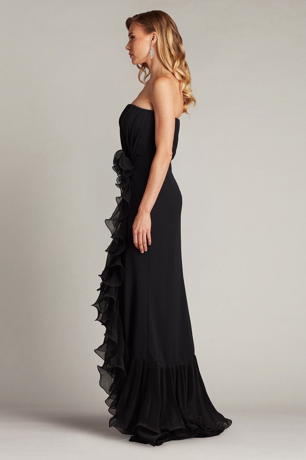 New Tadashi Shoji Leith Cascading Ruffle Gown in Black Sz L $538