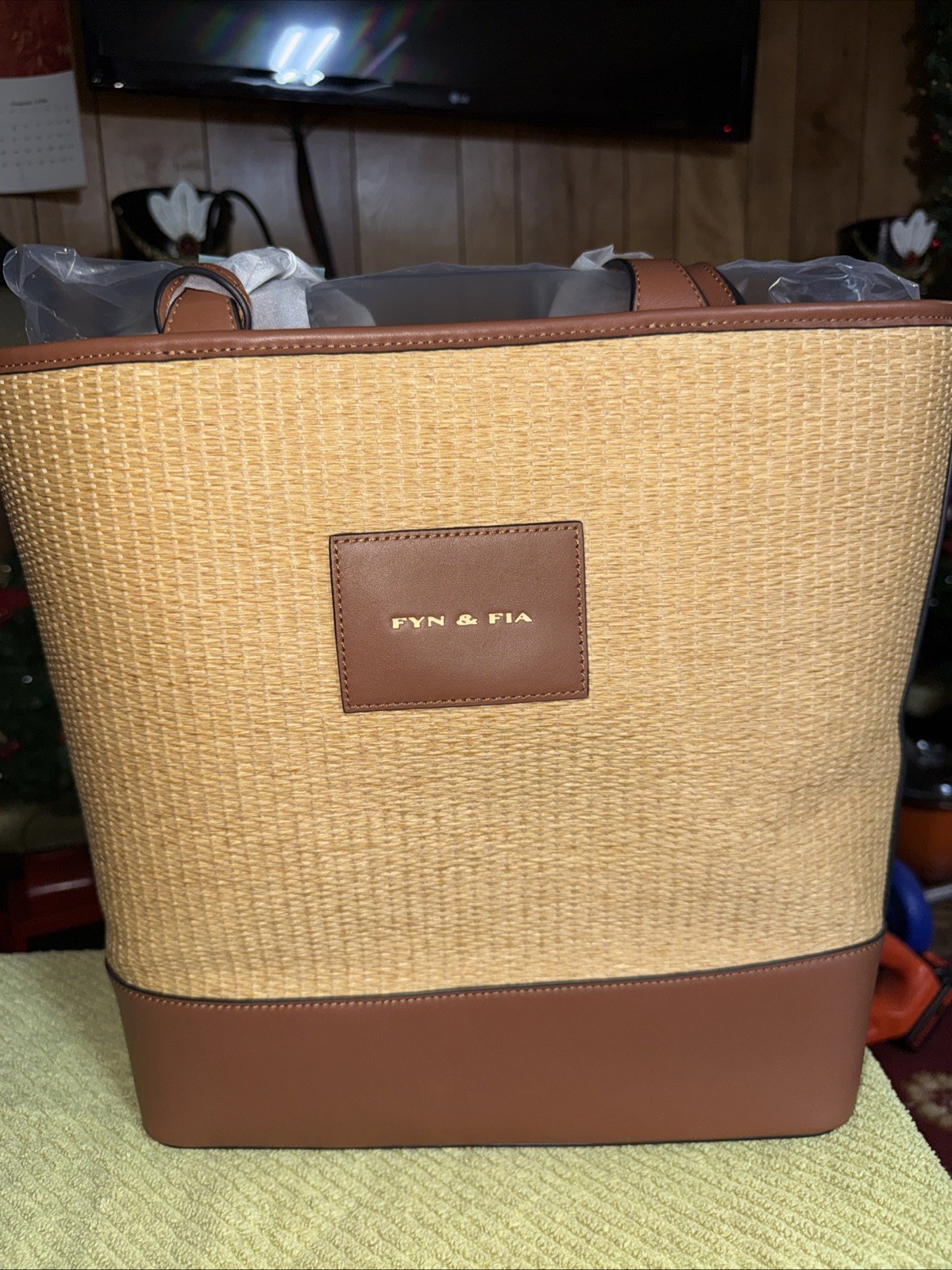 Fyn &FIA Luxurious Leather Crossbody/Shoulder Bag Caramel Color .New Was $1500.
