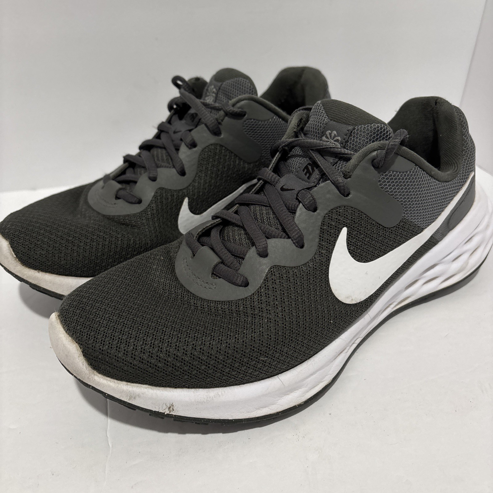 Nike Revolution 6 Men’s Size 8 Gray Running Shoes Athletic Sneakers