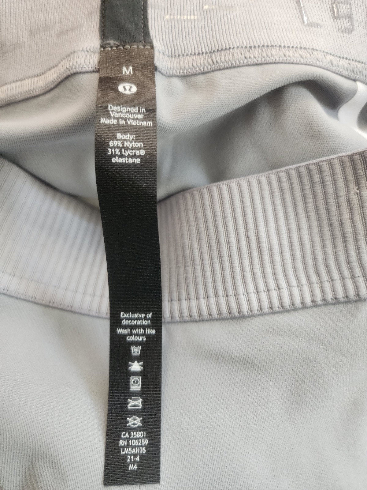 Lululemon License to Train Tight 21″ in Gray Size M