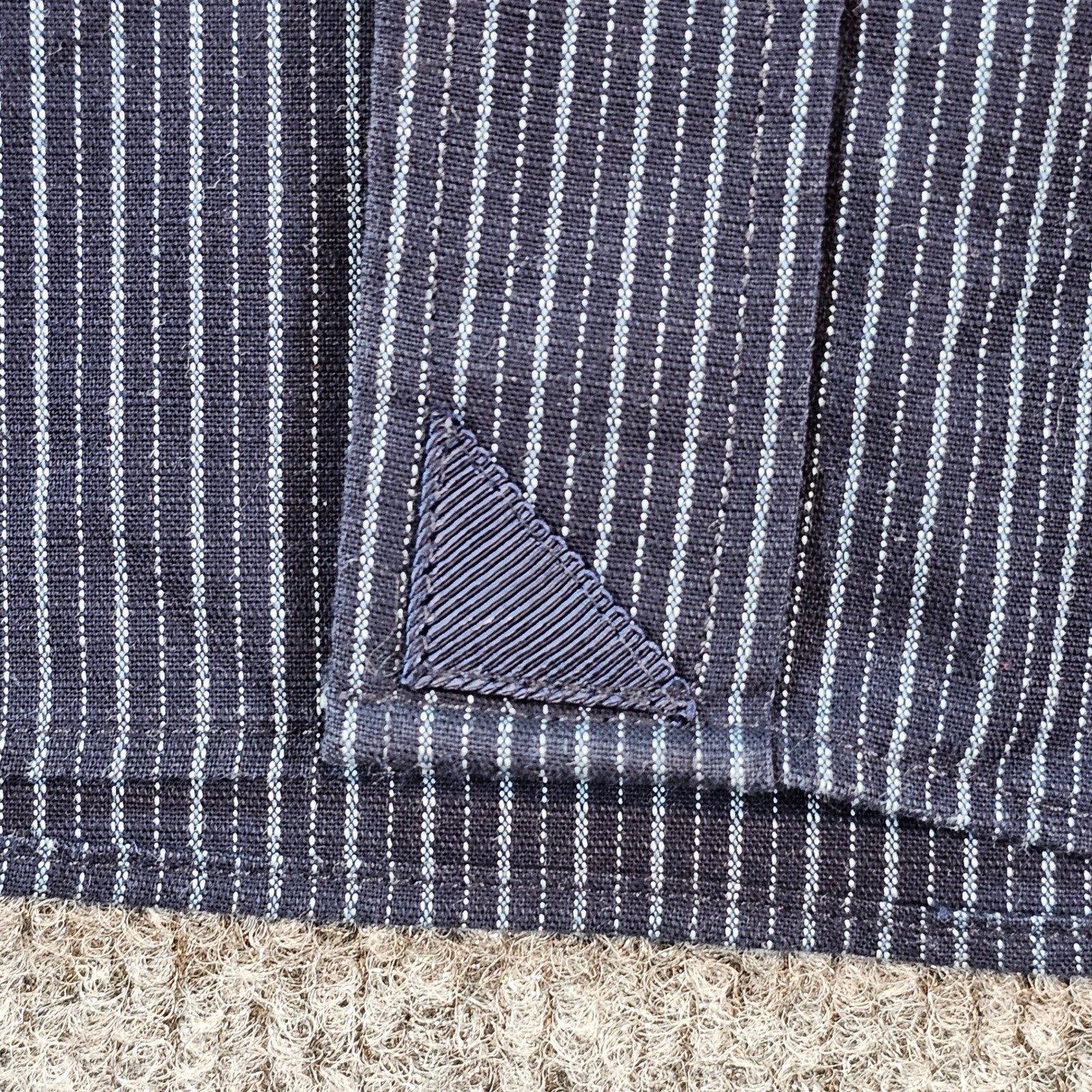 UNTUCKit Sorbara WF Navy Blue White Stripe Wrinkle Free Shirt XL Regular 41254
