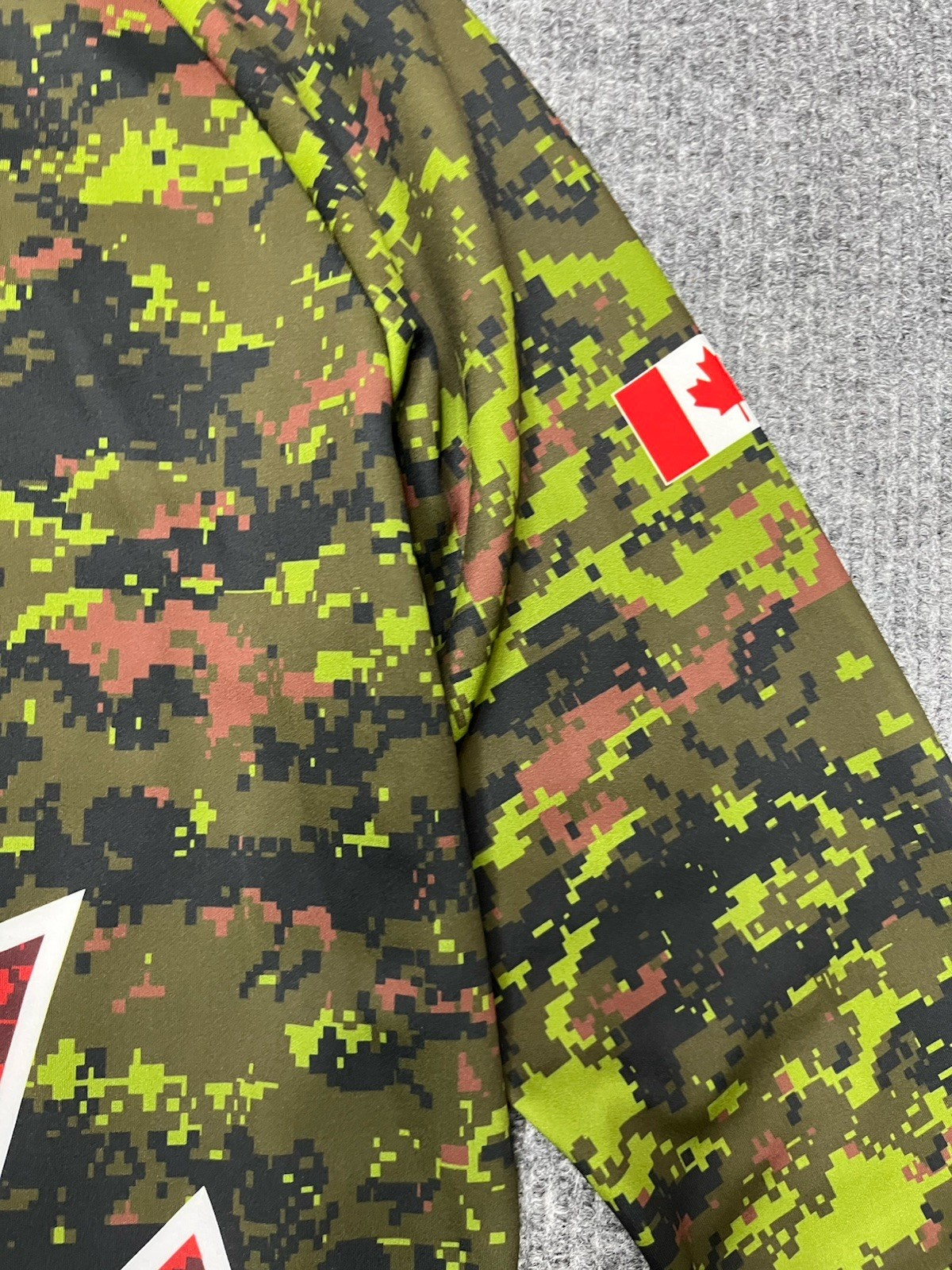 Surge Women’s XL 1/4 Zip Mock Neck Long Sleeve Running Camo Polyester Top