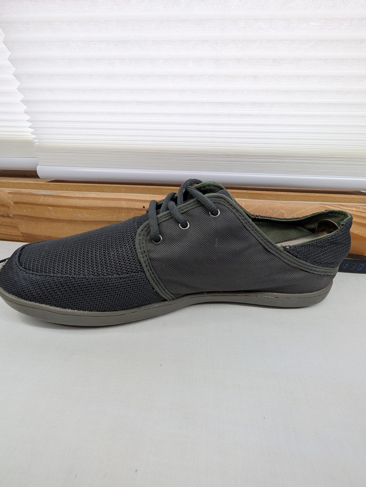 ​OluKai Nohea Lace Mesh Men’s Size 11 Charcoal Gray Green Casual Walking Shoes