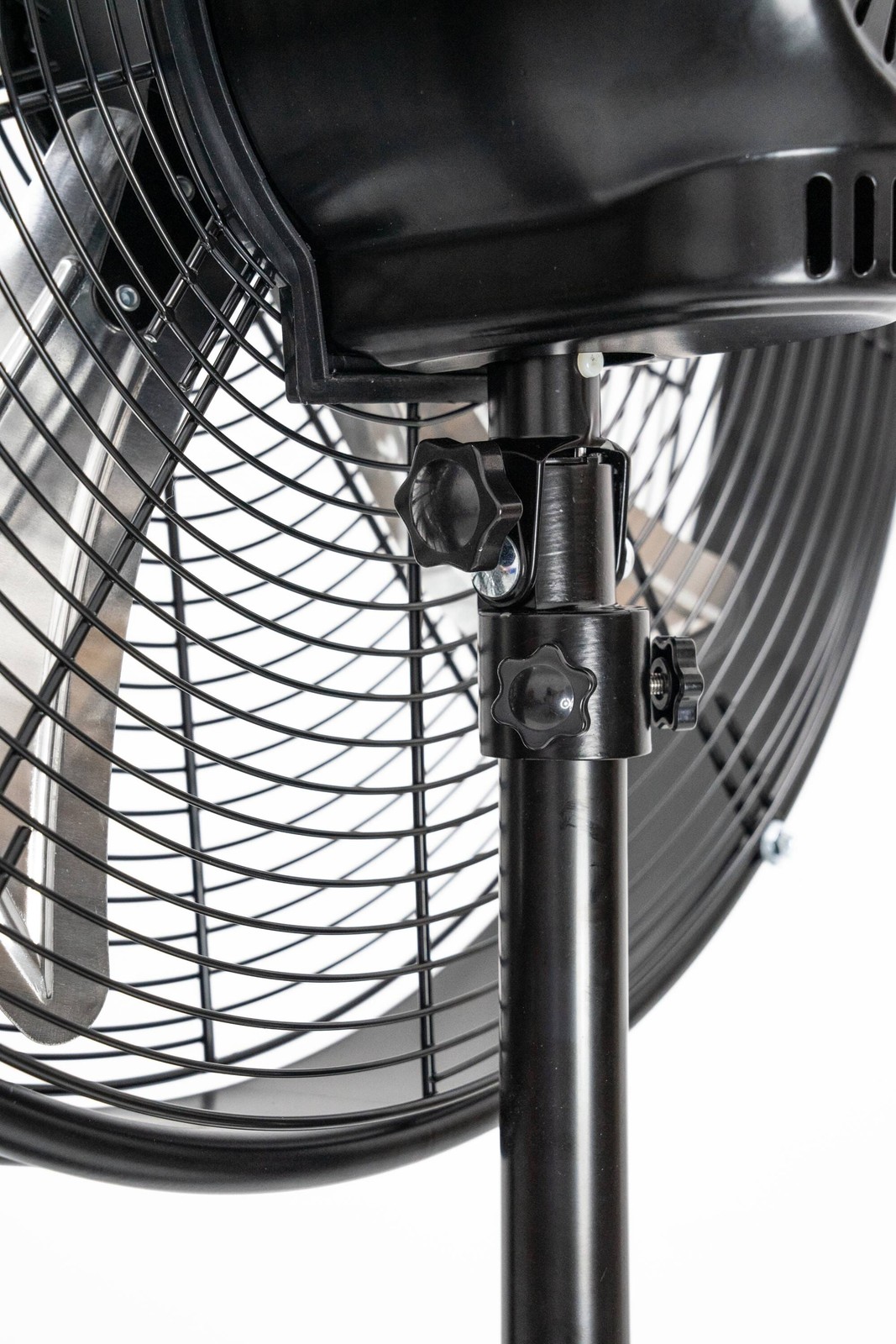 Utilitech 20-in High Velocity Indoor Oscillating Pedestal Fan, in Black|16343