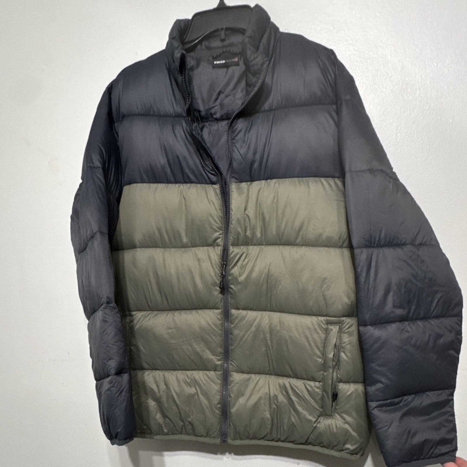 Swiss+Tech Men’s Colorblock Puffer Jacket Full Zip Insulated Pockets L 44″
