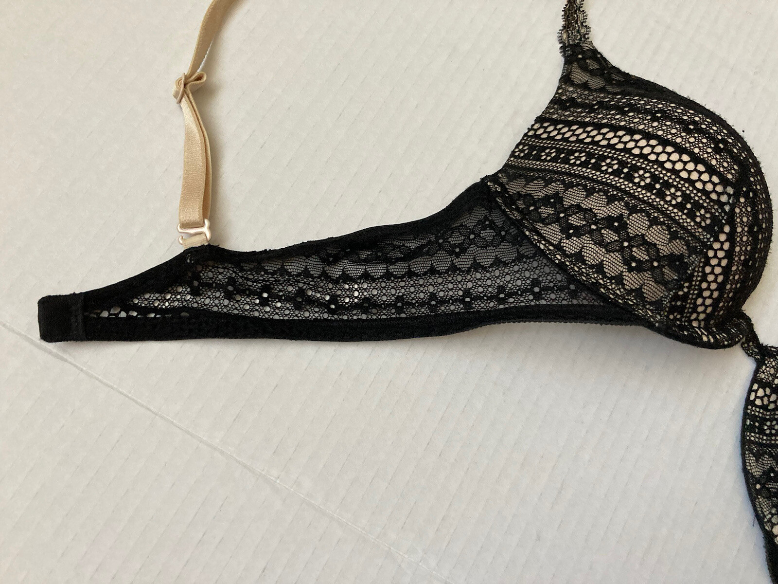 🎄Victoria Secret Underwire Padded Push Up Bra Size 34B /C75