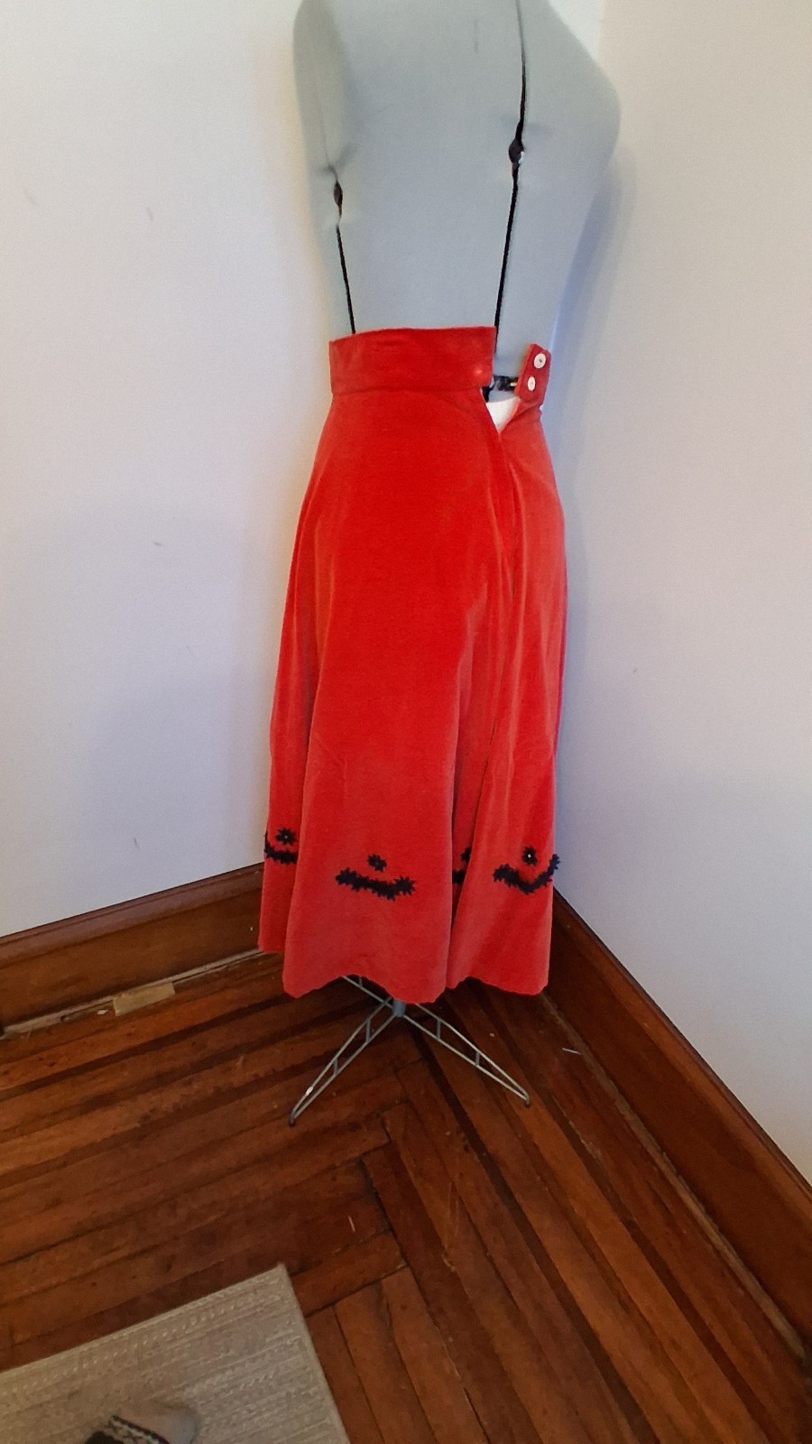 1950s Vintage Red Velvet Half Circle Skirt Lace Appliqué Christmas Skirt Sz S
