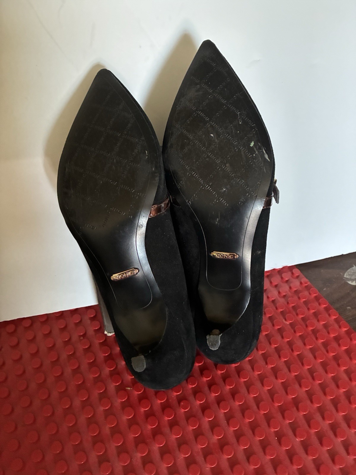 Vionic Women’s Black Suede Pointed Toe Mary Jane Pumps Buckle Strap Size 9