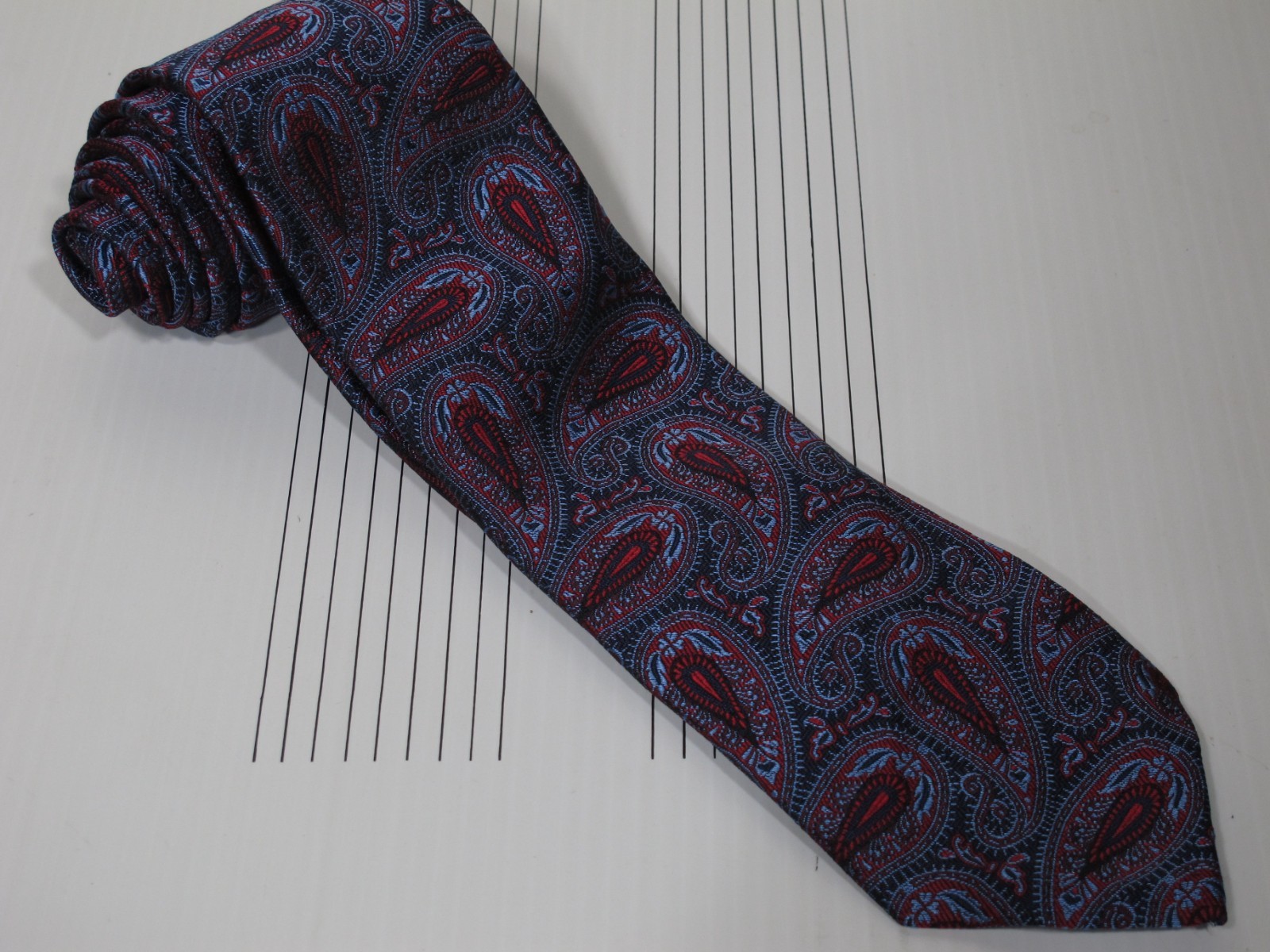 Robert Talbott Seven Fold Woven Silk Tie Paisley Navy Blue Burgundy 59 x 3 1/8