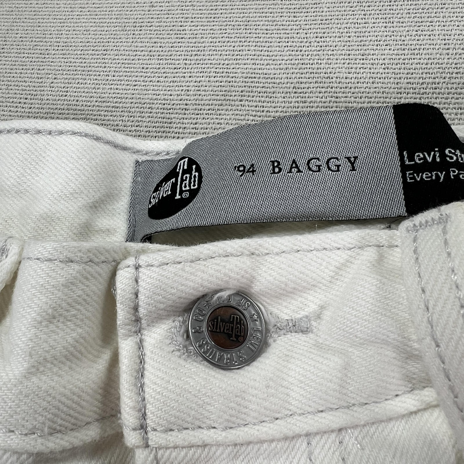 Levi’s SilverTab 94 Baggy Jeans Womens 28×30 White High Rise Straight Distressed
