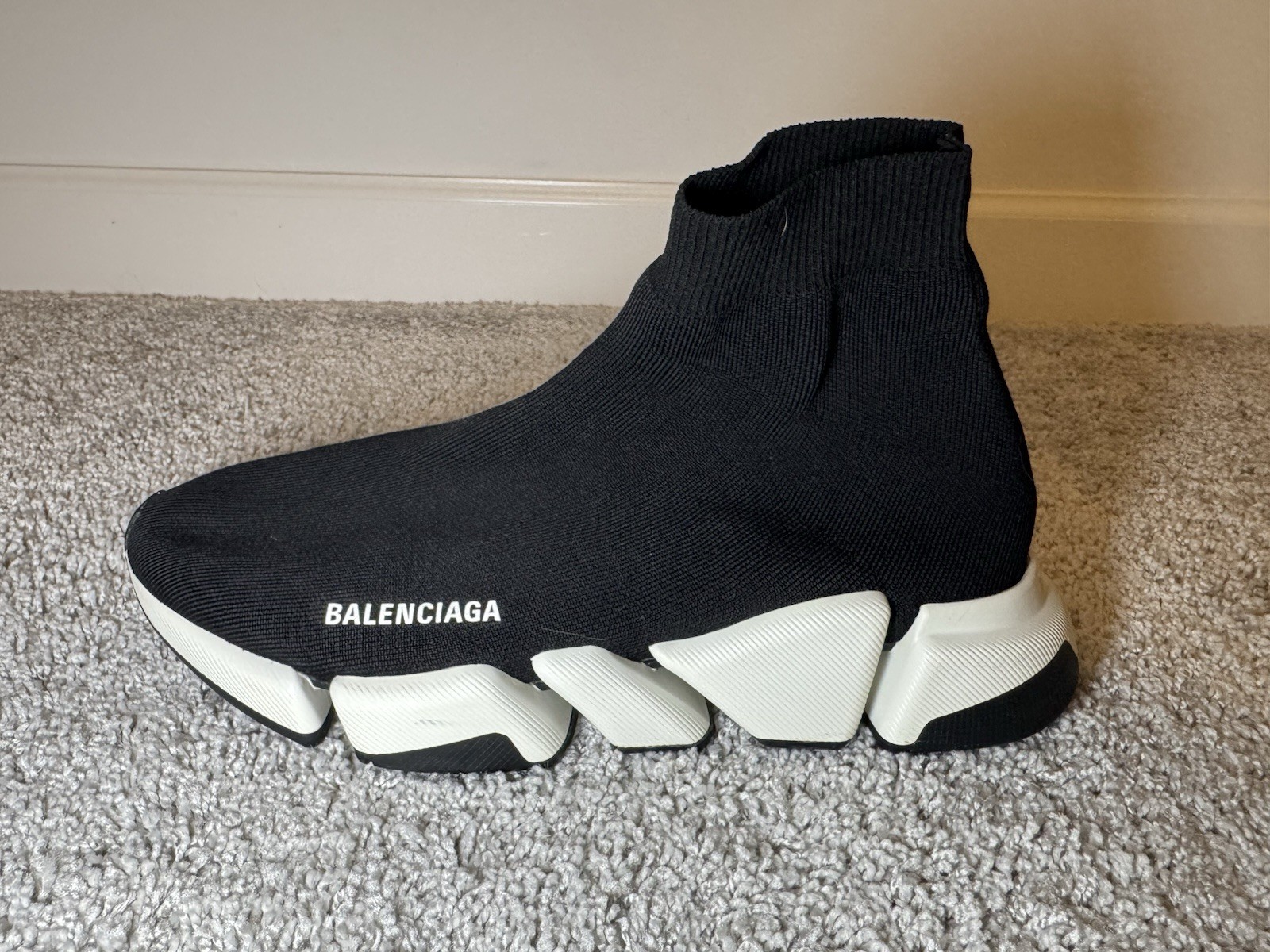 Size 42 EU / 10 US – Balenciaga Speed 2.0 Sock Runner Sneakers Black/White