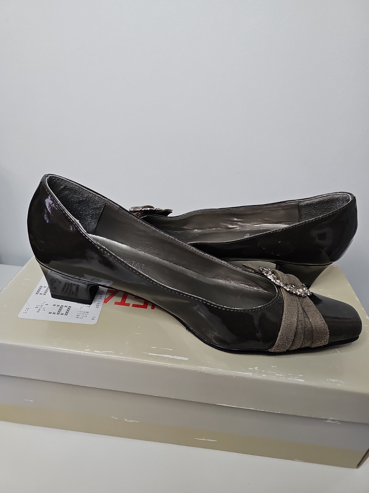 VTG Coup D’Etat Gray Patent & Suede Pumps Ornate Buckle Women’s Size 8.5M