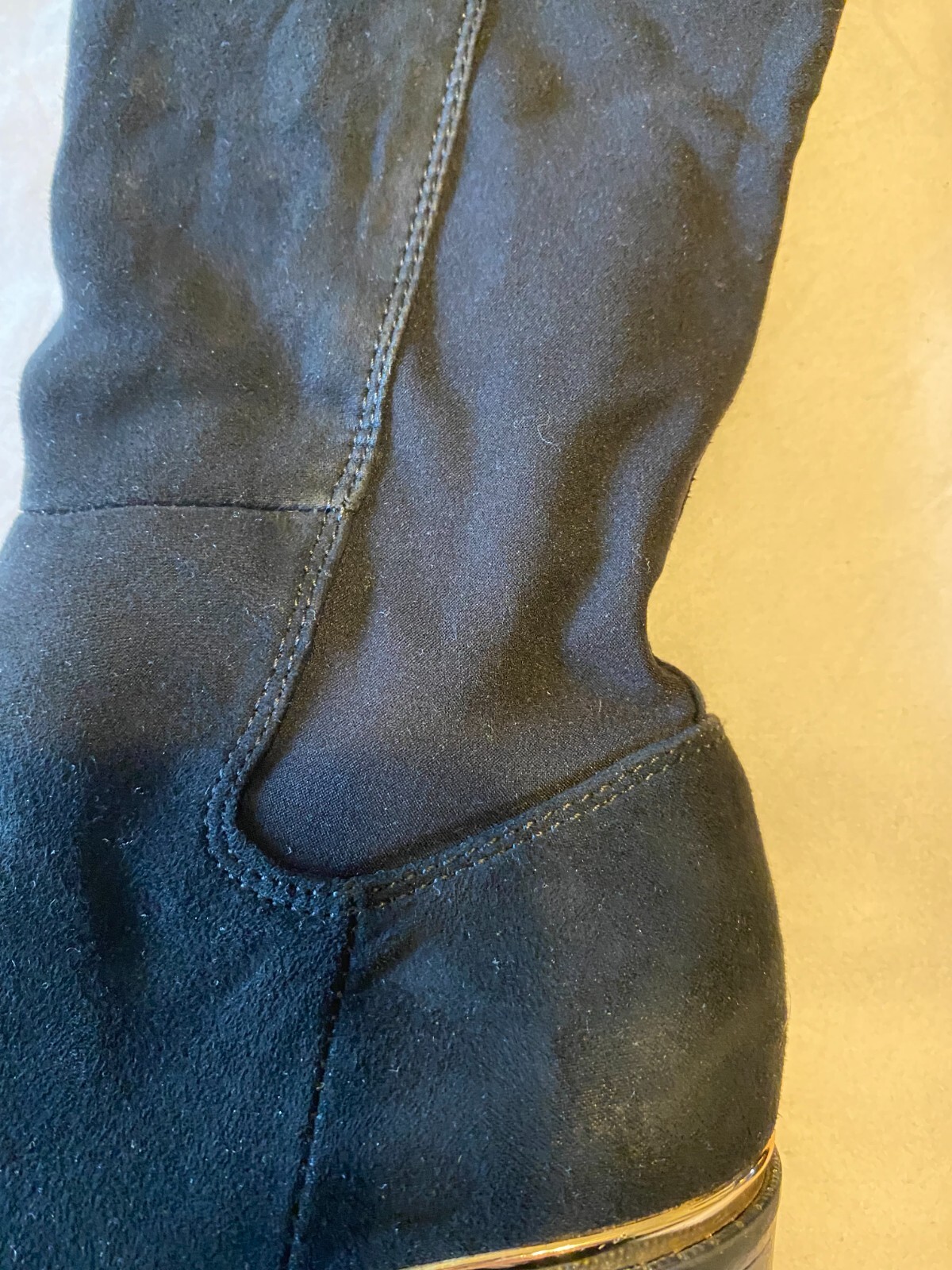 Guess Knee High Boot Size 8 Strecth Faux Suede Black Gold
