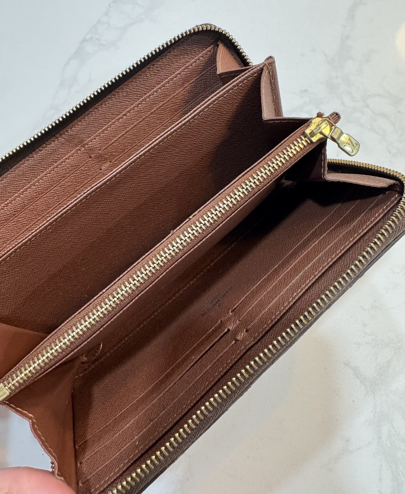 LOUIS VUITTON LV Monogram Canvas Zippy Wallet -Brown