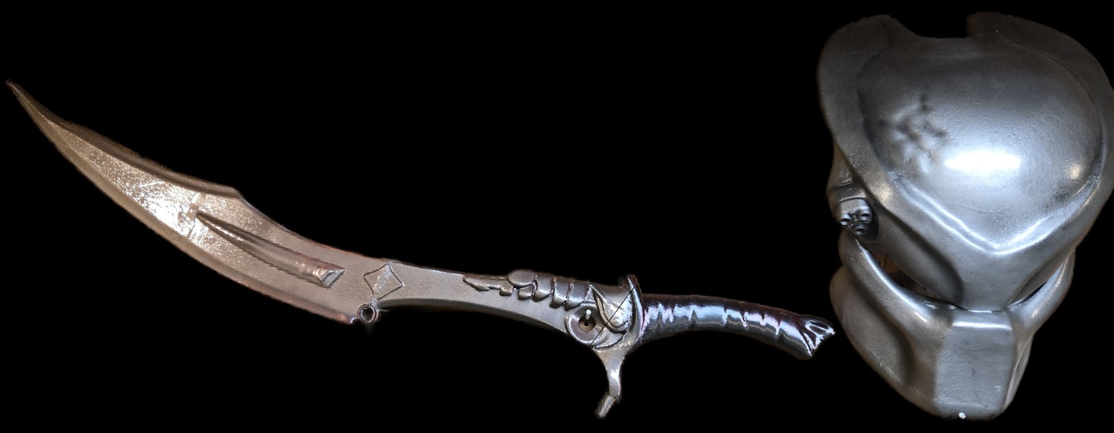 Predator Badlands sword