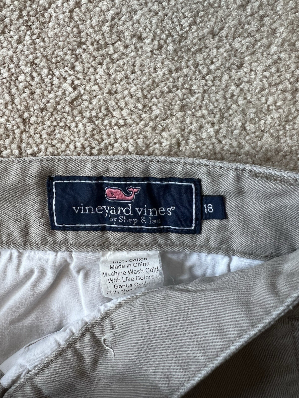 PANTS – Boys’ – Vineyard Vines – Khaki – No Cuff Club Pant Chino – Flat – Sz 18