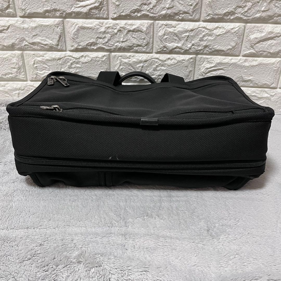 TUMI Alpha 26141D4 Black 2Way Expandable Briefcase 2 Compartment Auth