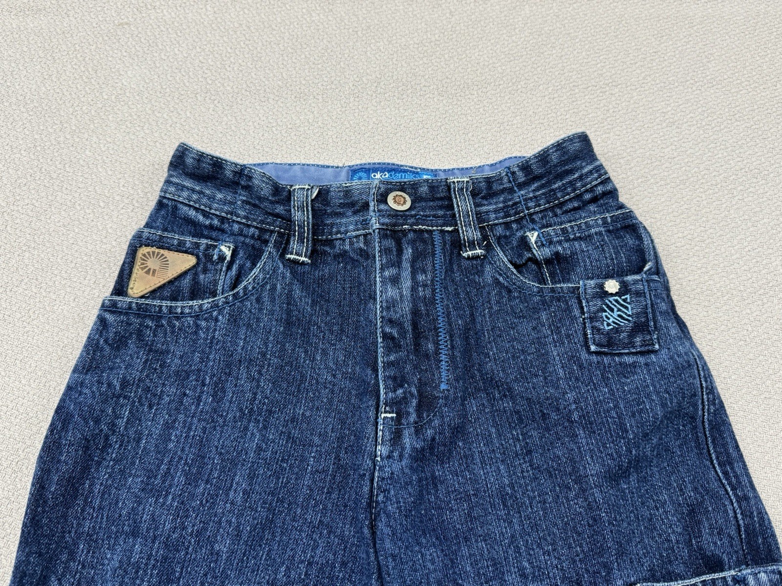 Vintage Y2K Akademiks Embroidered Denim Shorts Youth Boys Size 5 Blue Baggy