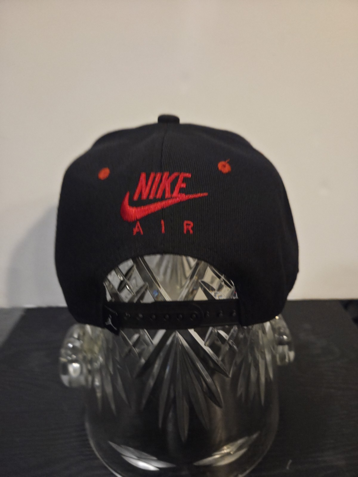 NIKE AIR JORDAN BLACK SNAP BACK BASEBALL HAT. NEW