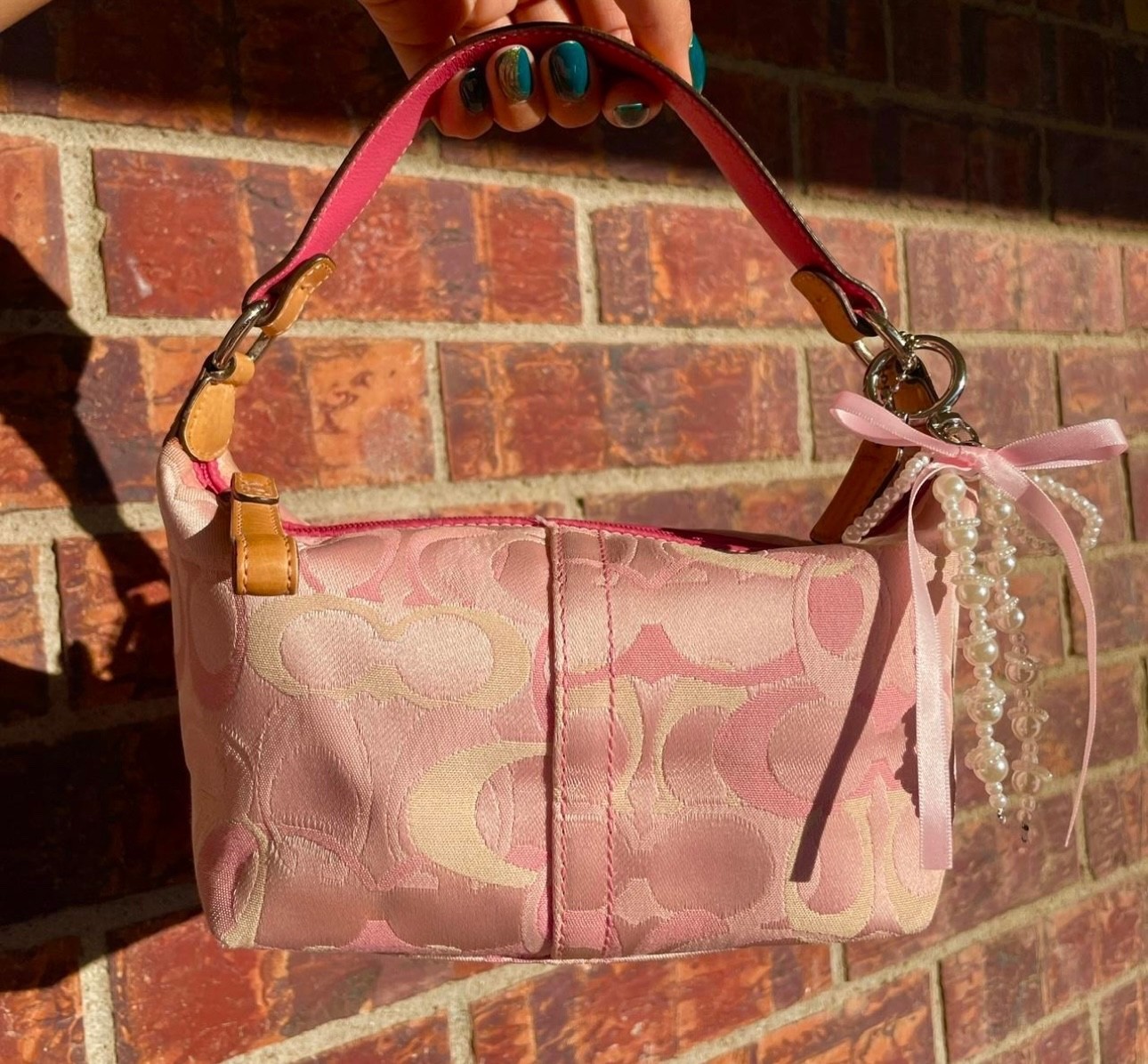Coach Optic Pink Mini Baguette N° MO4K-6561 10″x5.5″x4.5″