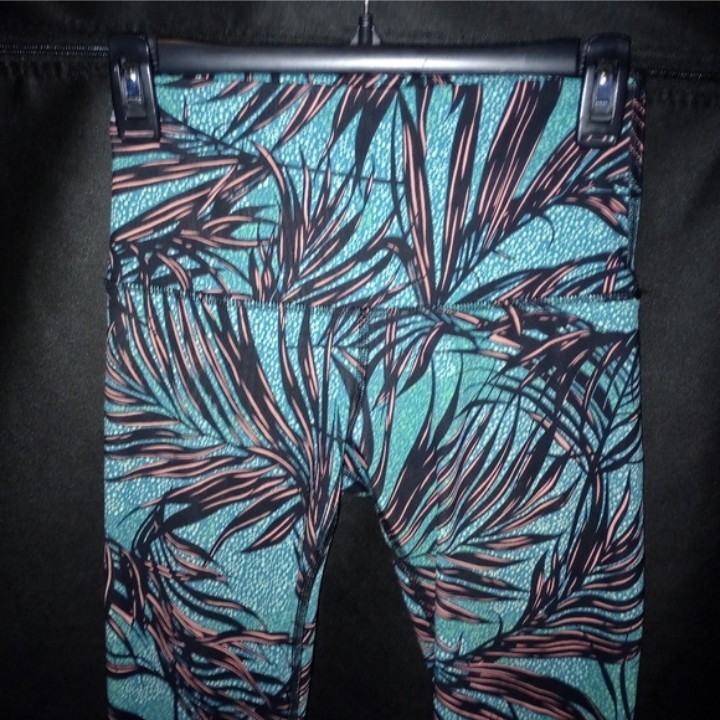 Lululemon Tight Stuff Tight in “Mini Palm Lace Tofino Teal Multi Leggings Size 6