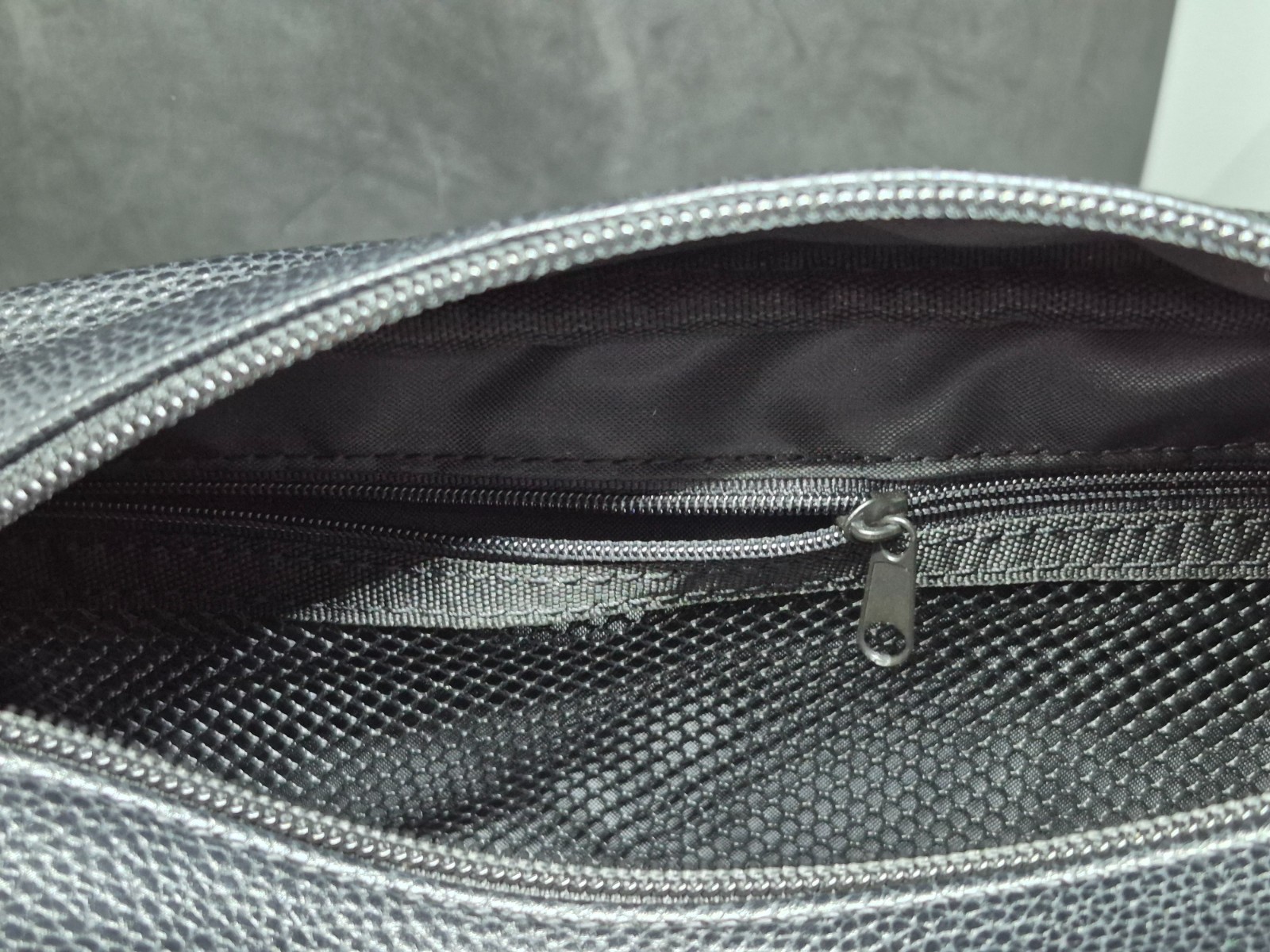 Calvin Klein Business Casual Dopp Kit Toiletry Travel Shaving Leather Black Bag