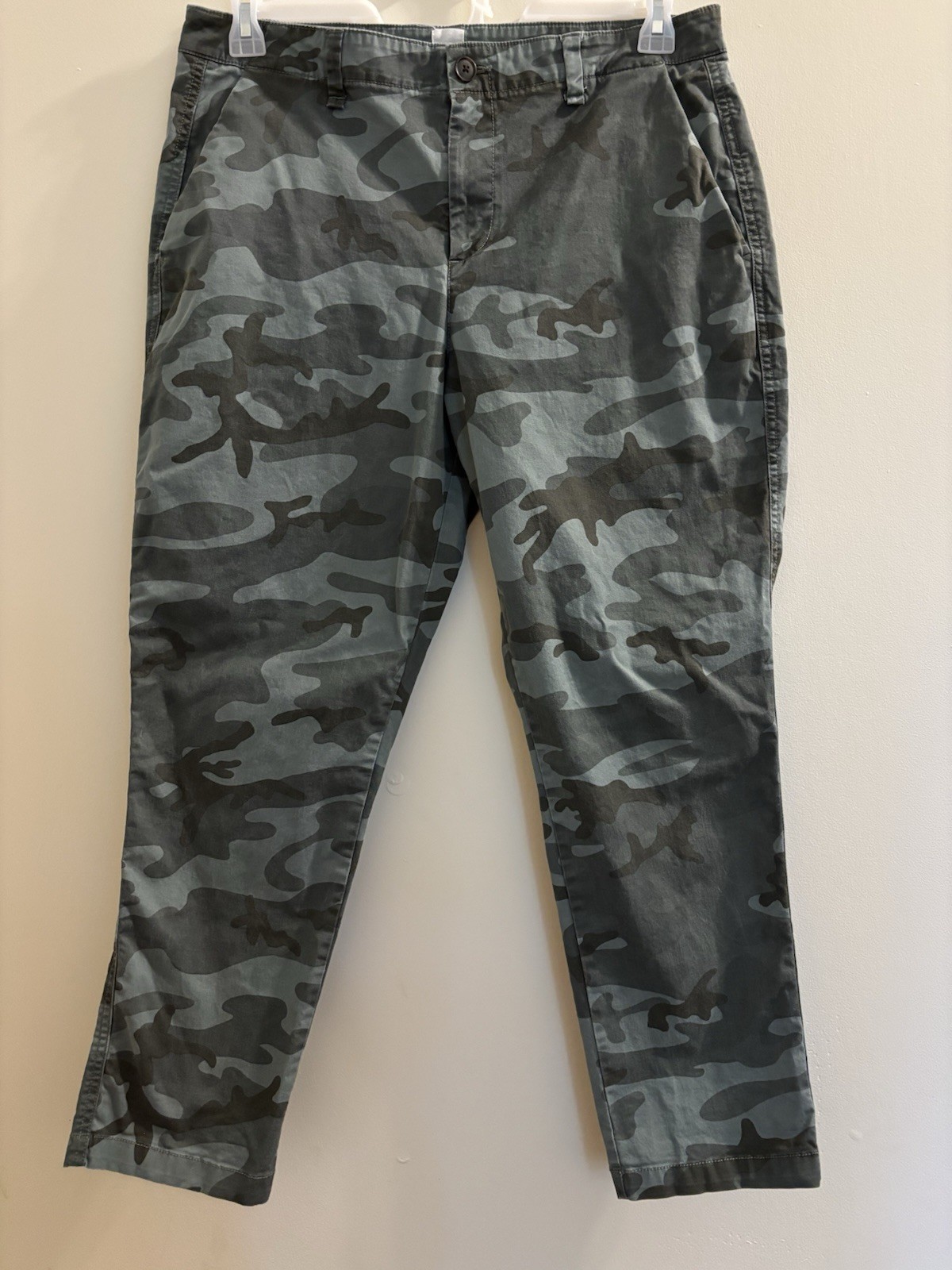 GAP Women’s Gray Camouflage Chino Pants Cotton/Elastane Flat Front, Size 12