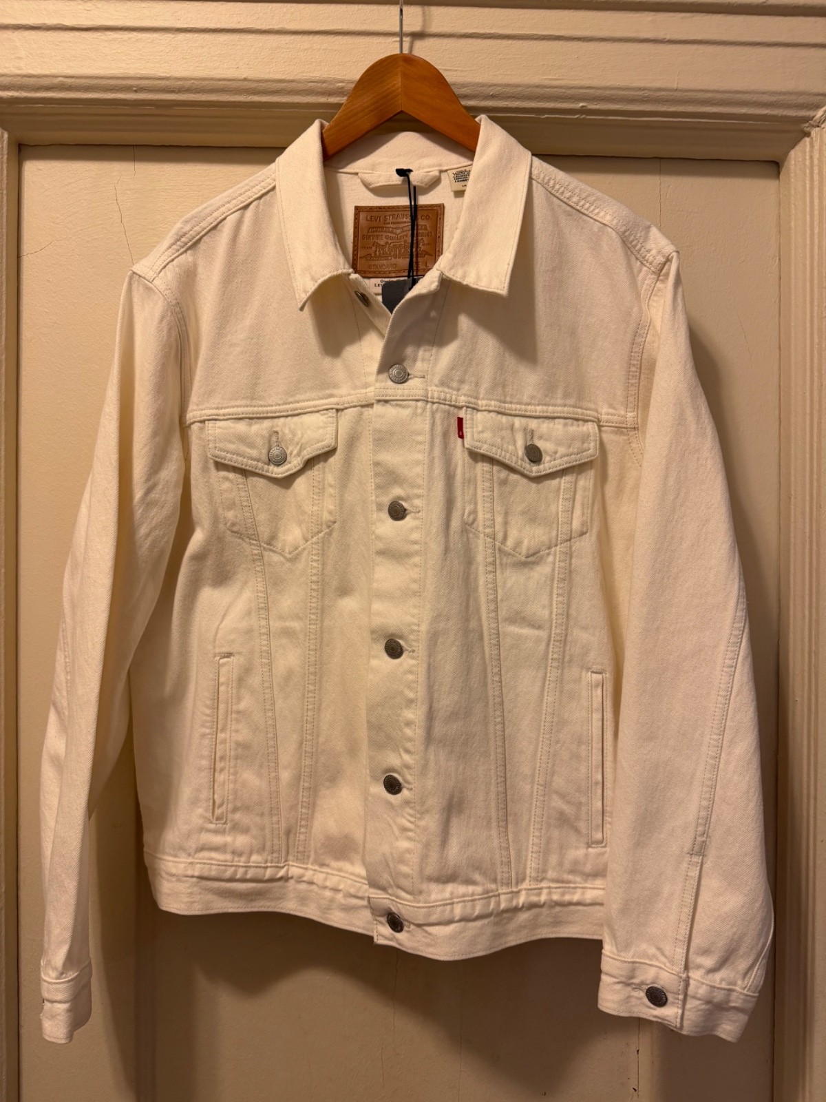 NEW – Levi’s Men’s Large Ivory White Denim Trucker Jacket