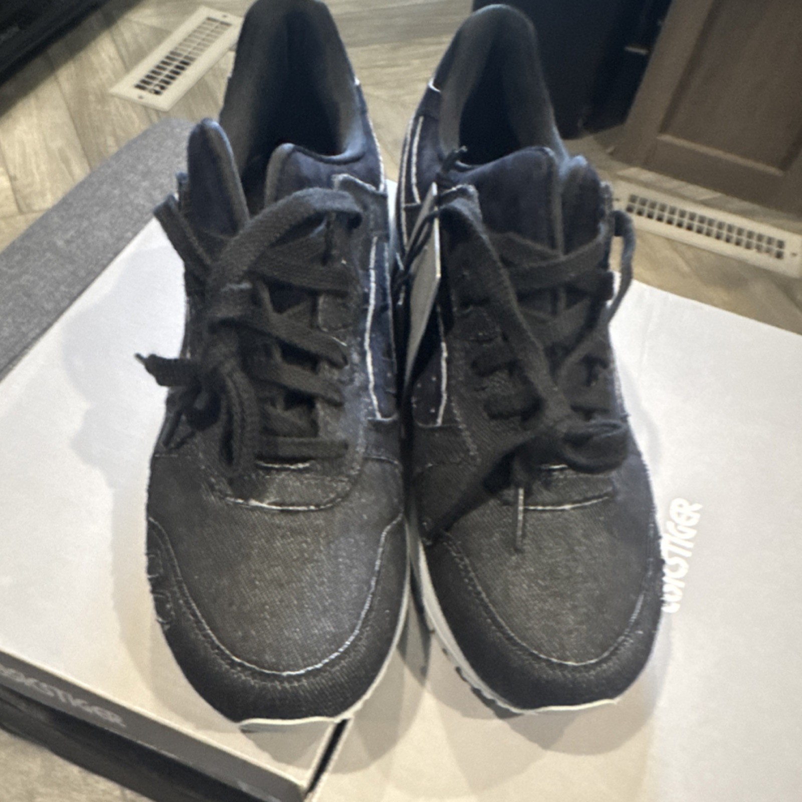 ASICS GEL-Lyte III Mid Grey/Black Men’s Low Top Sneakers H7ZNQ-9690