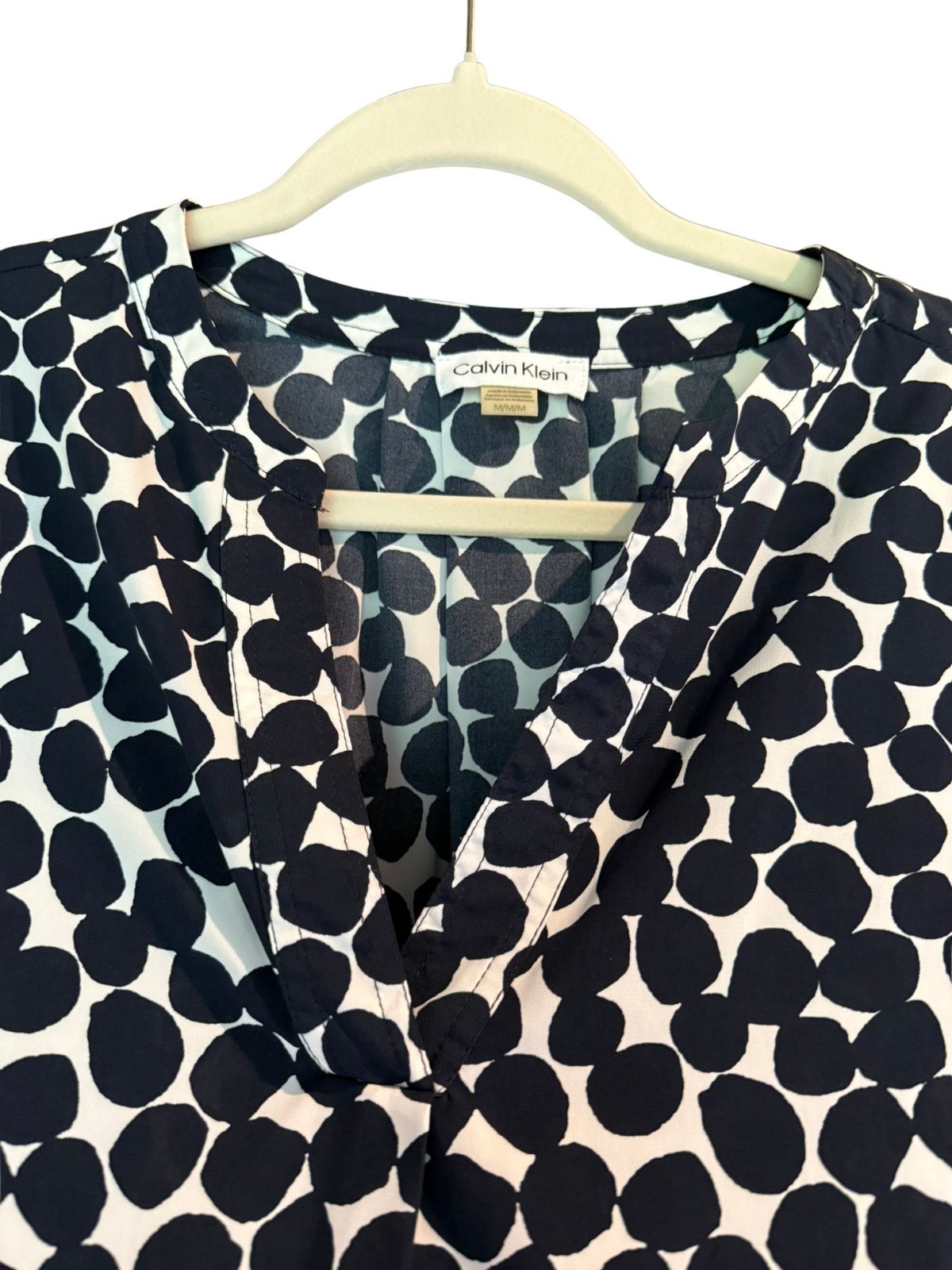 Calvin Klein Medium Navy White short sleeve flutter arm blouse