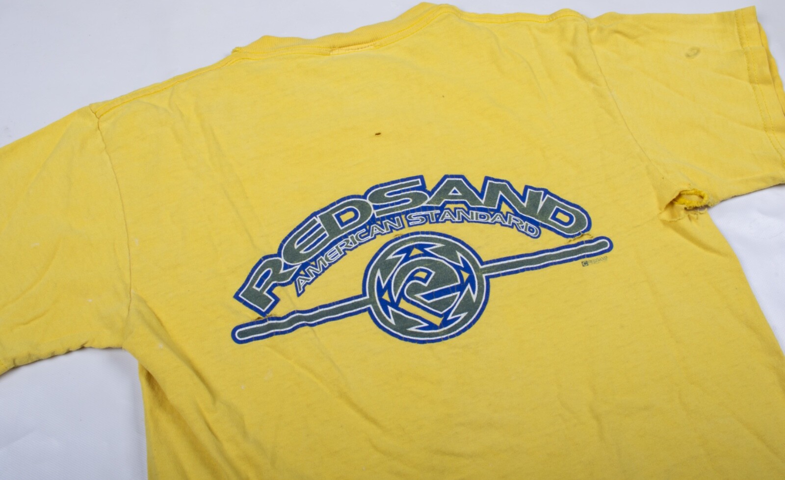 Vintage 2000 Red Sand American Standard Worn Distressed Yellow Shirt Men’s Small