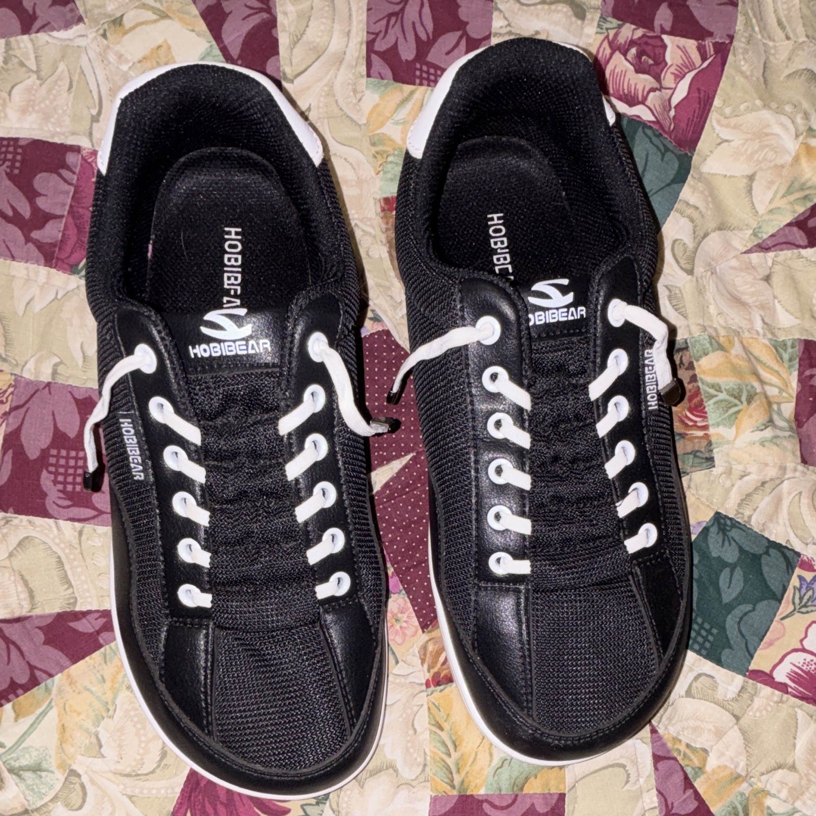 HOBIBEAR Black/White Low Top Lace-Up Athletic Sneakers Solid Unisex Adults