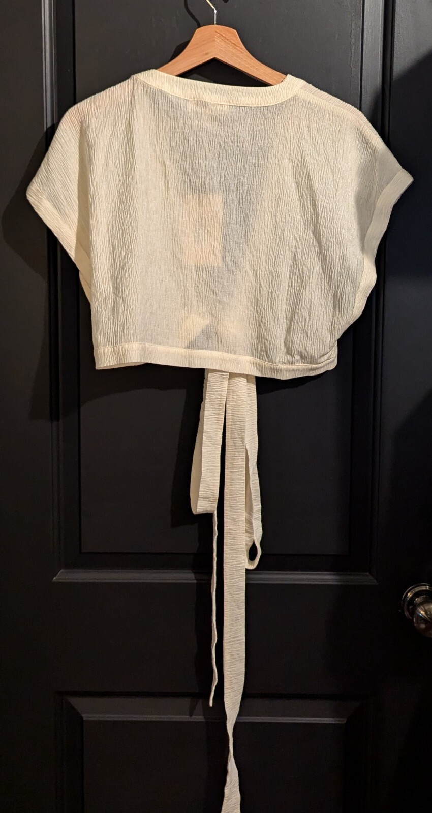Meshki Women’s Rosa Crinkle Satin Crop Top Ivory Size XL – NWT