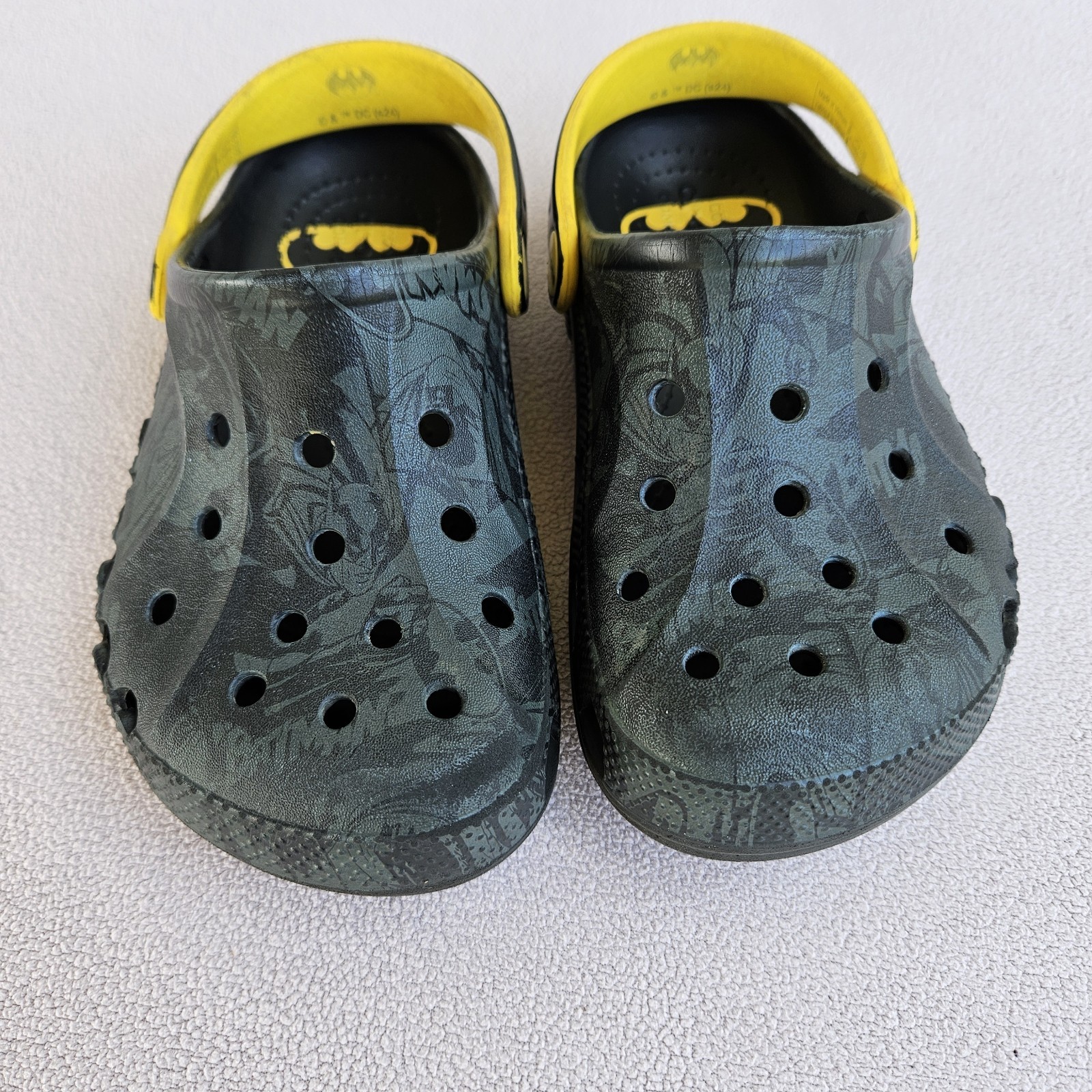 Crocs Baya Clog Boy SZ J1 Slip-On Black Batman Superhero Water Resistant