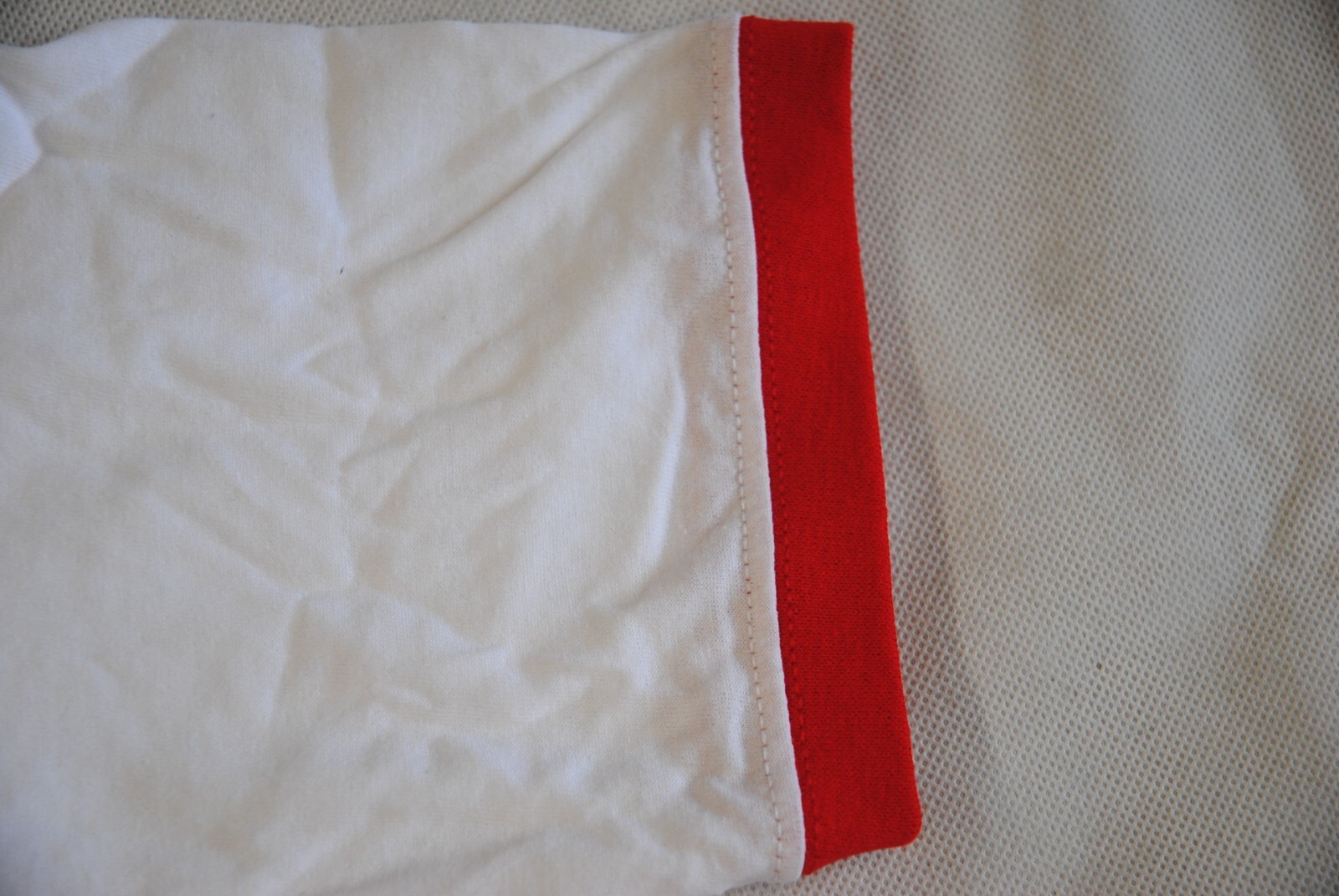 Solid White Red Ringtone T-Shirt New Fruit Of The Loom Valueweight