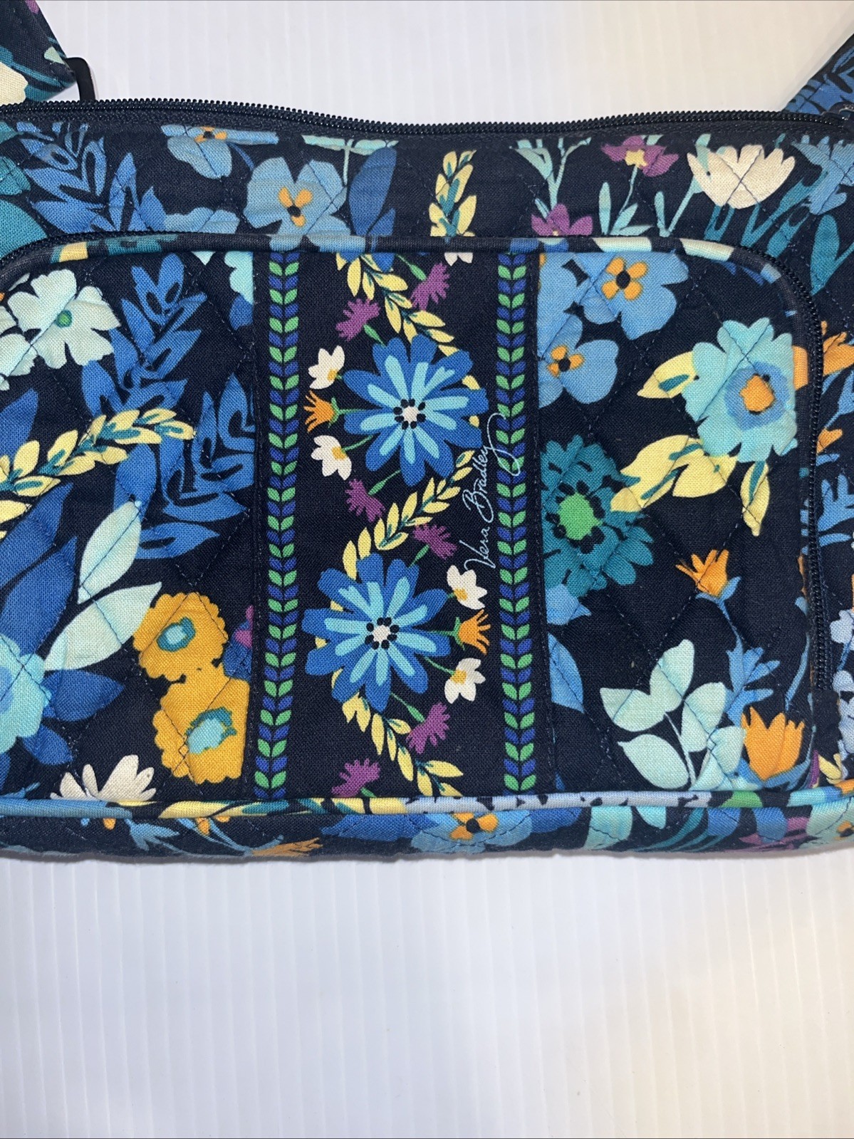 Vera Bradley Quilted Cross Bag 10in wide x 7in deep Zipped Little Hipster
