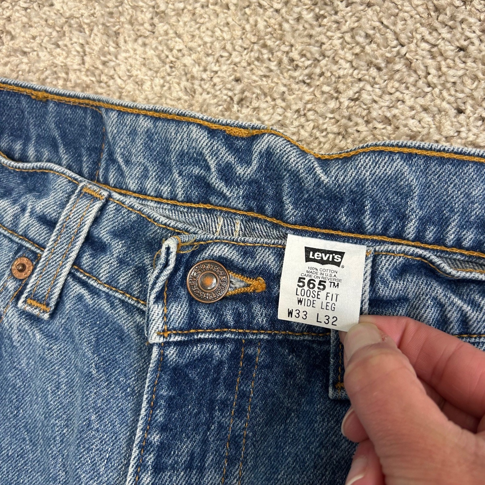 Vintage Levi’s 565 Loose Fit Wide Leg Jeans Men 33×32 USA Made 90s Medium Wash