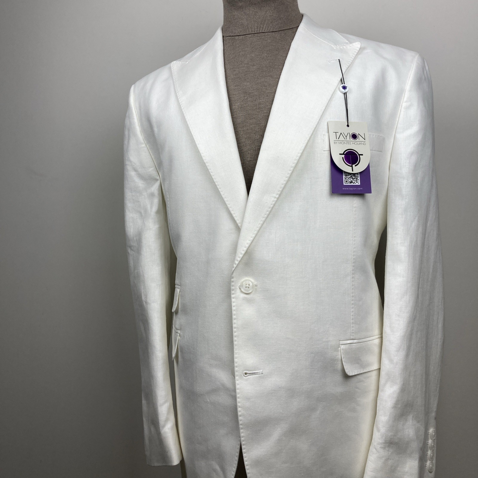 Tayion Collection Men’s 2-pc Classic-Fit Suit Jacket 46L Pants 40W 30L White