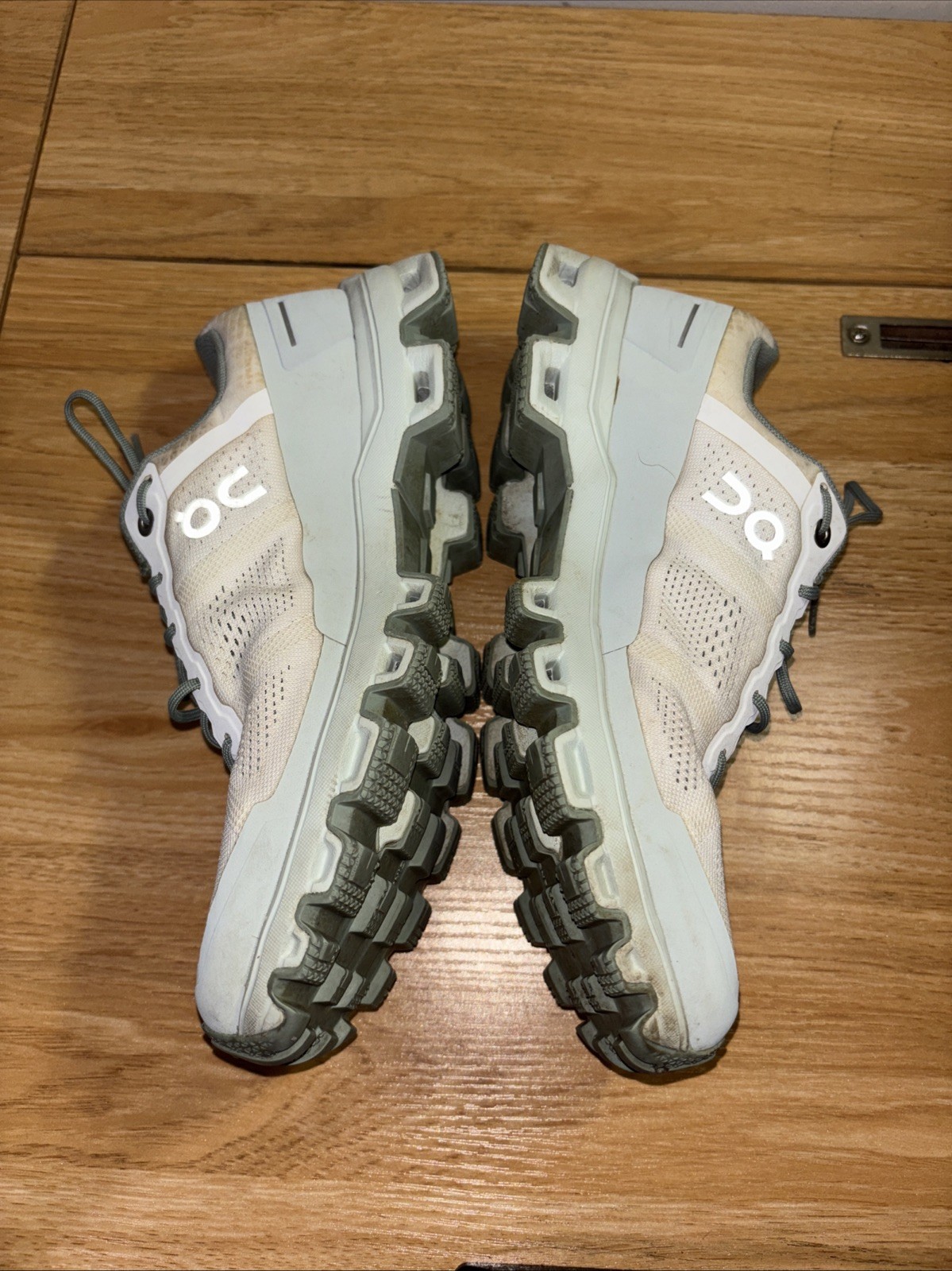 On Cloudventure white/moss women sneakers running/trail shoes 8.5