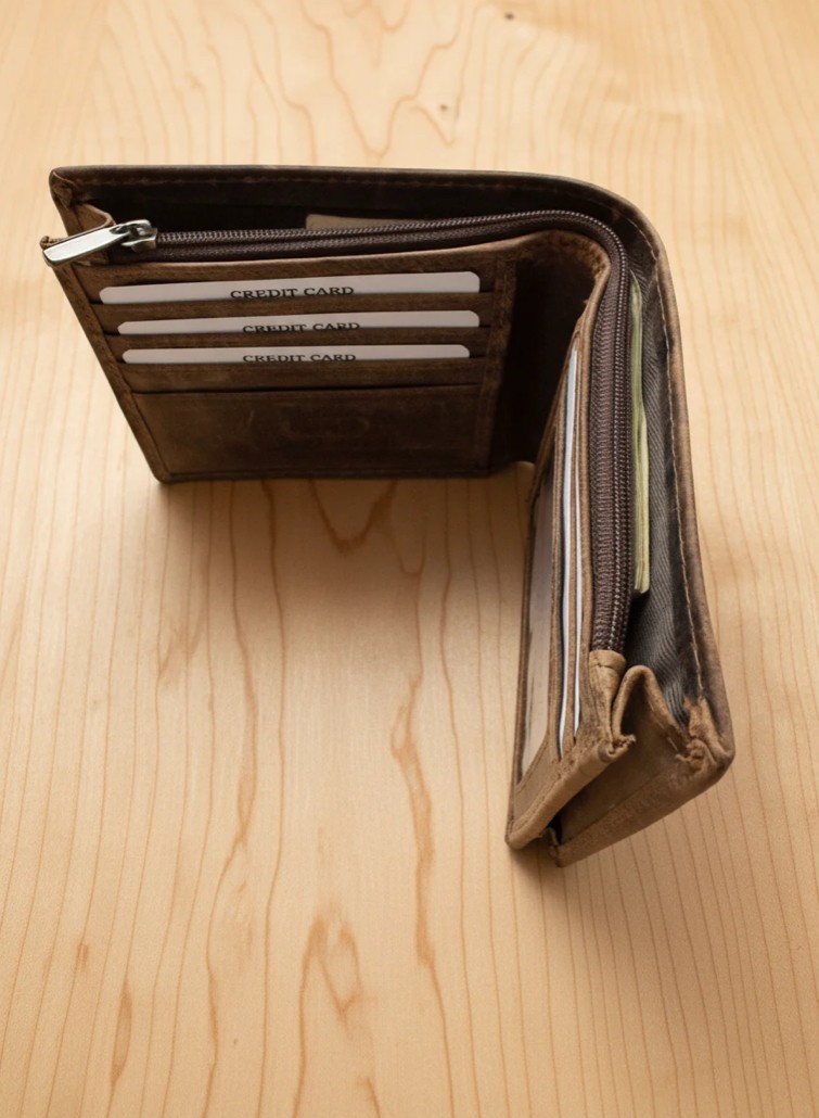SEDONA® BIFOLD WALLET WITH EXTENDED CASH COMPARTMENT AND ZIPPER FOR BILLS