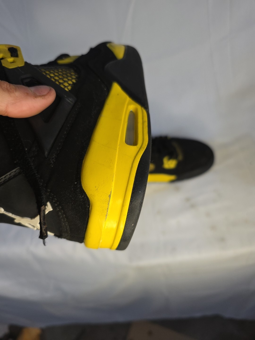 Jordan 4 Retro Yellow Thunders Size Y6.5
