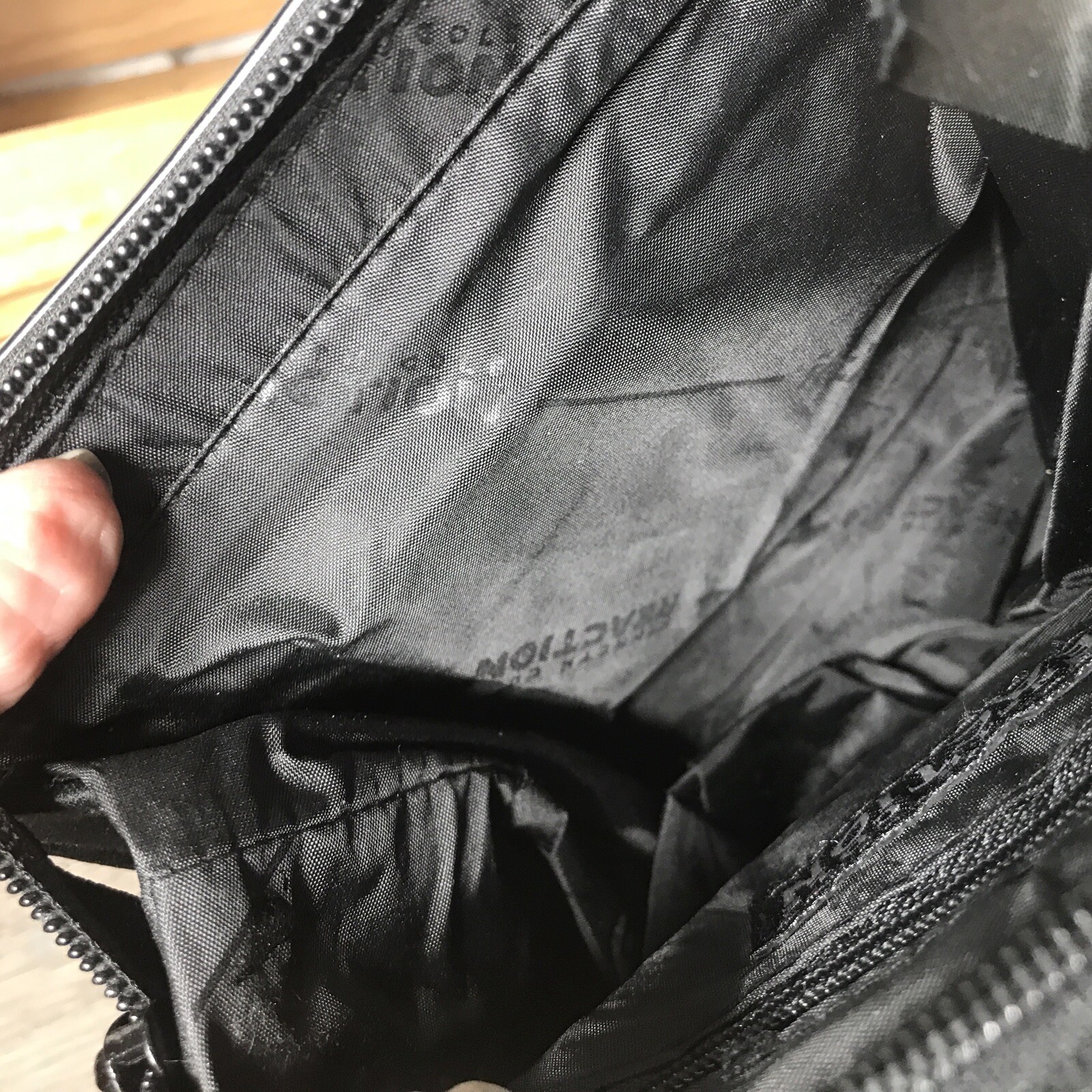 Kenneth Cole Reaction Black Canvas Nylon Logo Zip Crossbody PreOwned EUC