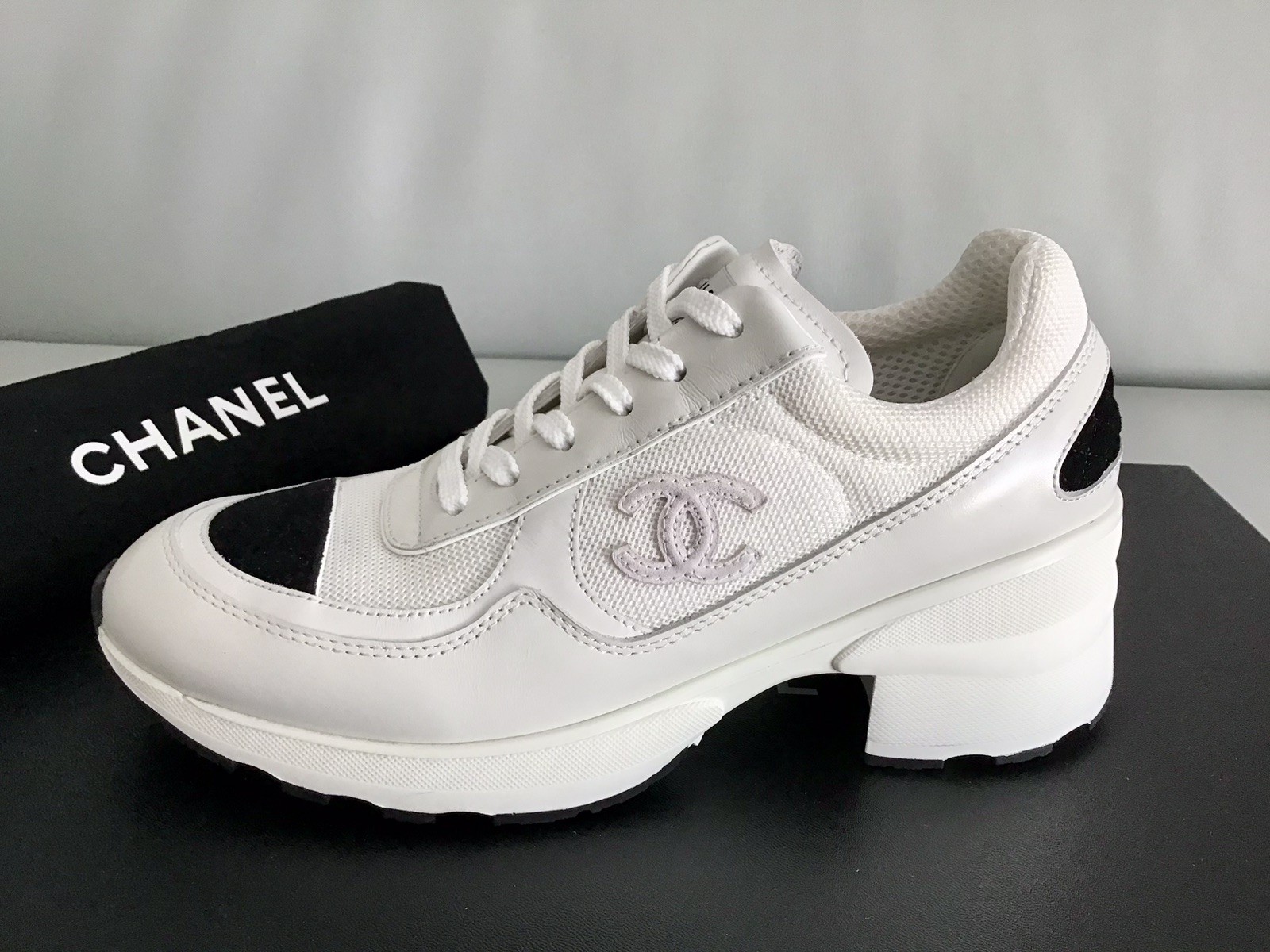 Fashion Sneakers Shiny Calfskin Leather White/Black Suede/Mesh-Size 8.0-8.5 NEW