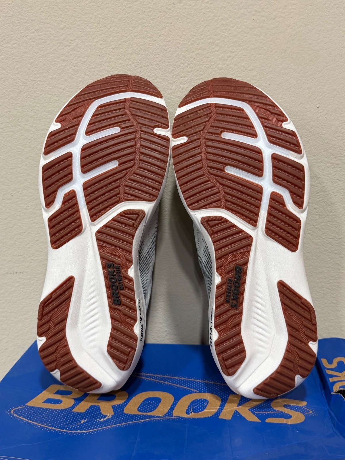 Size 12 – Brooks Glycerin 23 “White Black Gum”