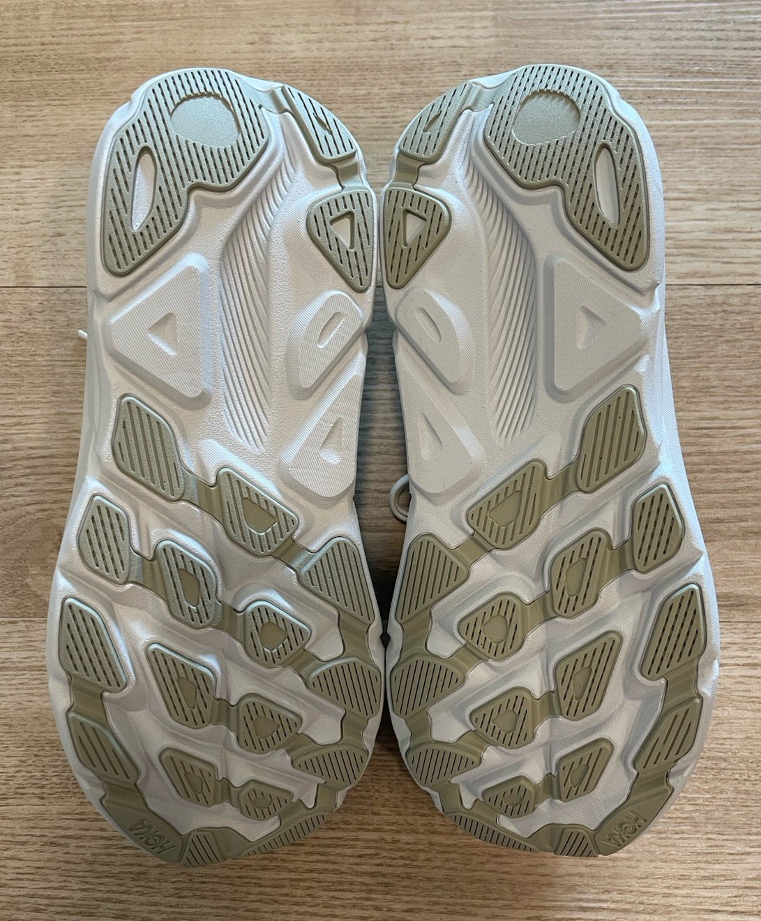 New Hoka Clifton 9 Running / Walking Shoes Men’s Size 9 – Oat Milk/Barley