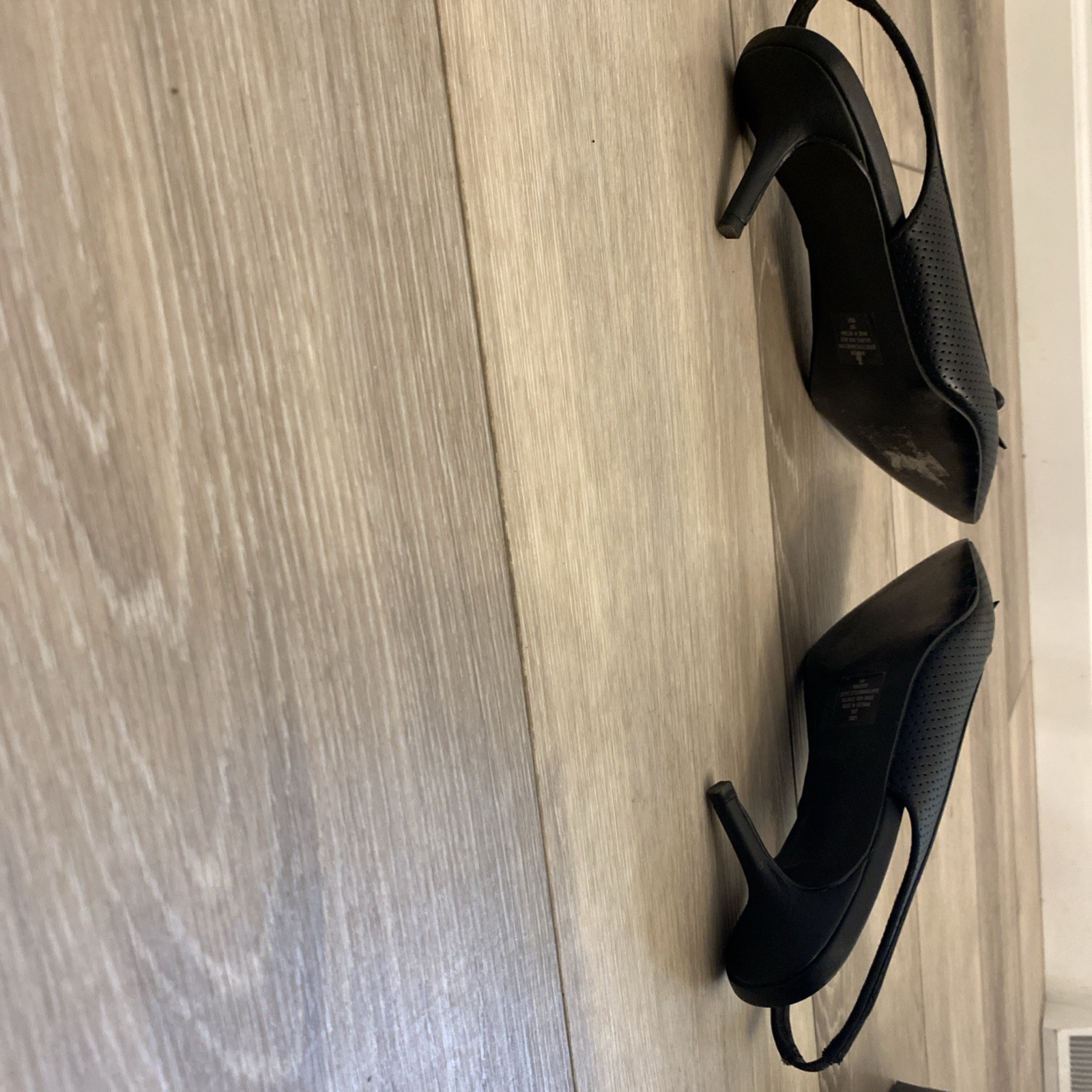 Nine West Womens Aperf Slingback Heel Black Perforated SlipOn 10M Macy’s Box