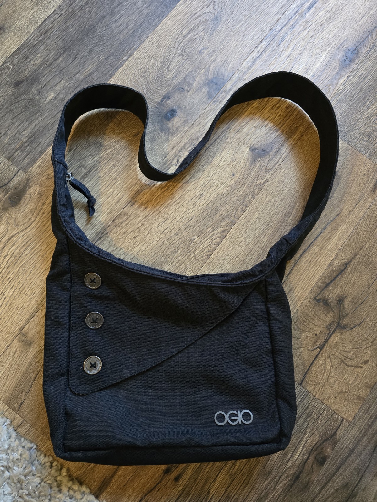 OGIO Black Shoulder Bag Herringbone Zip Button Flap Inner Pockets Logo Silver